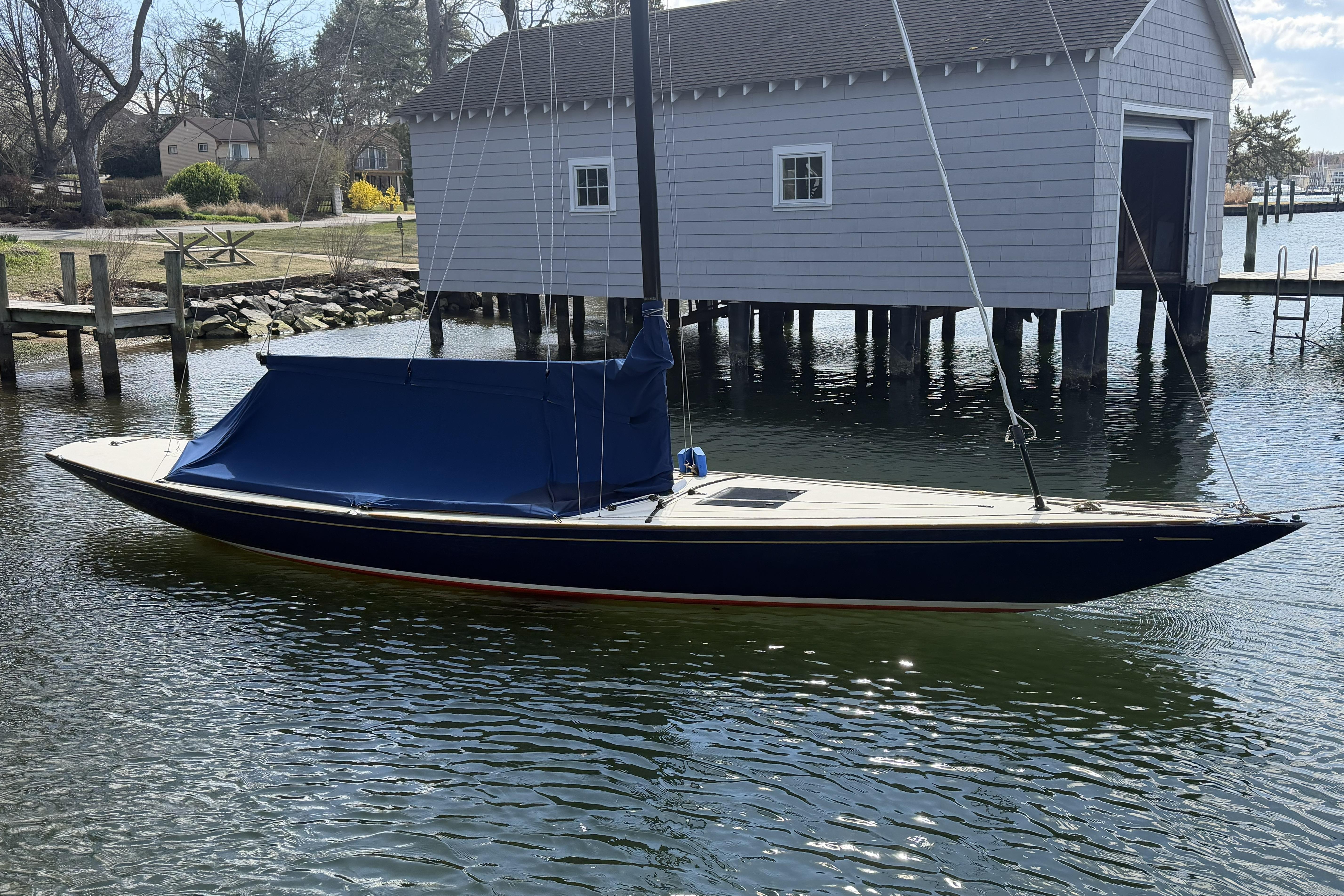 2014 C.W. Hood 32 Daysailer