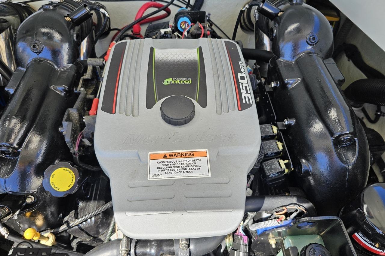 Engine of a 2014 Formula 292 FASTech boat, featuring a MerCruiser 350 MAG.
