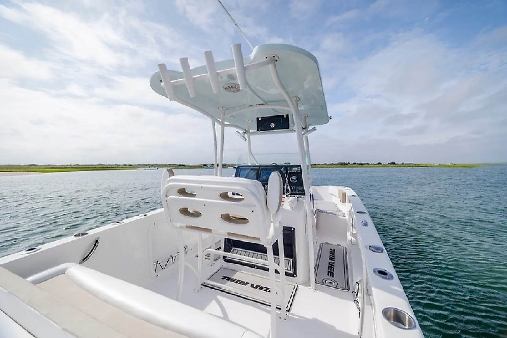2023 Twin Vee 240 GFX - Image 13