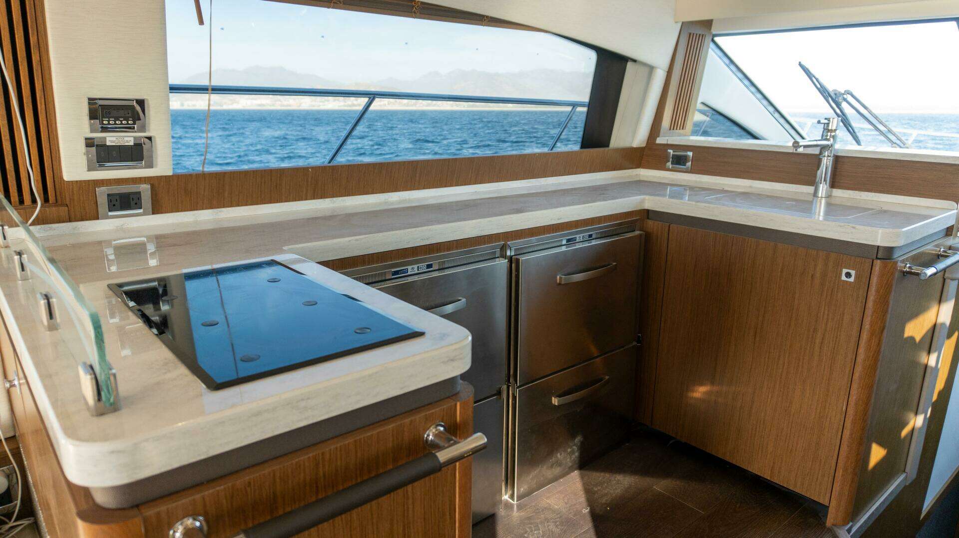 2017 Sea Ray 51 Flybridge - Image 8
