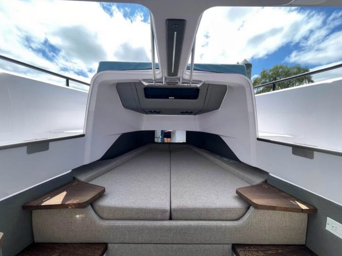 2023 Axopar 37 Brabus Cross Cabin - 11