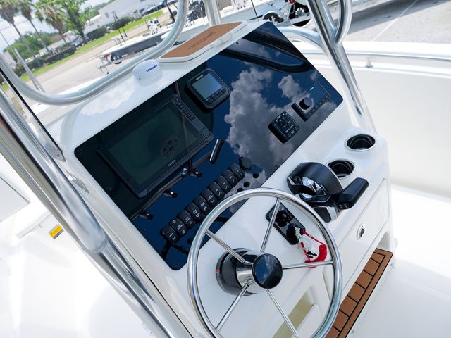 2027 Bulls Bay 230 Center Console - 64