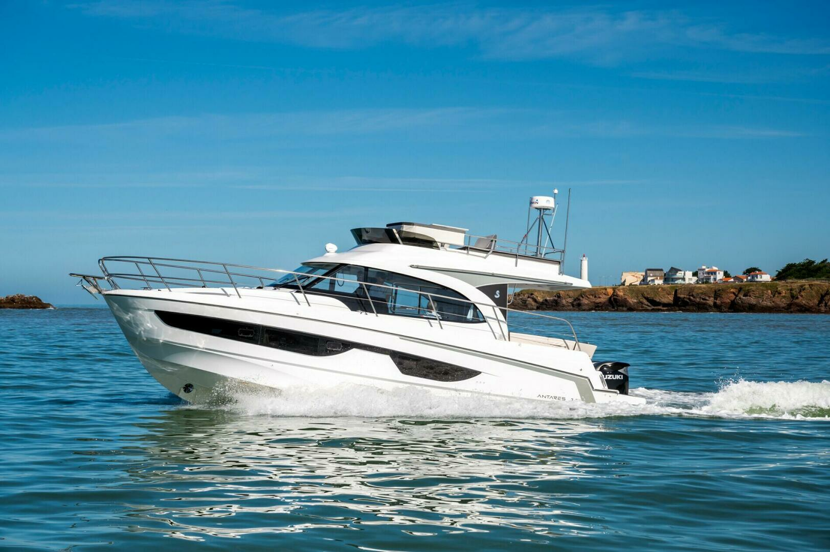 2025 Beneteau Antares 11 Fly - Image 5