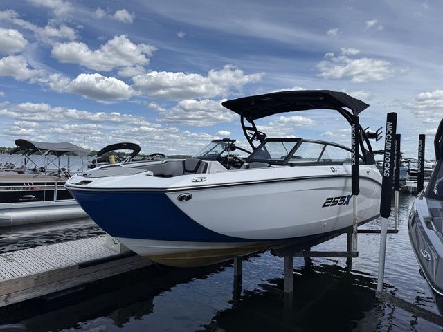 2026 Yamaha Boats 255XE - 2