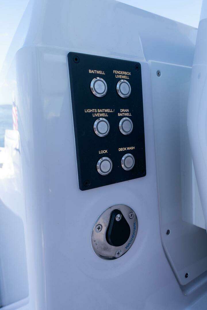2025 Axopar CCX Center Console - Image 31