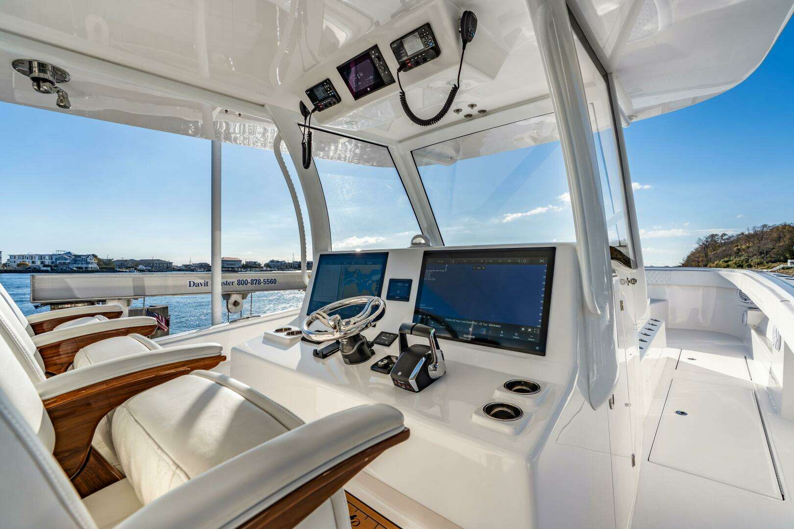 2025 Front Runner 43 Catamaran - Image 37