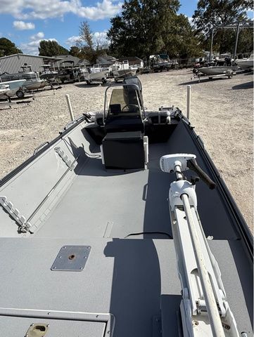 2006 Duracraft 18 Center Console - 8