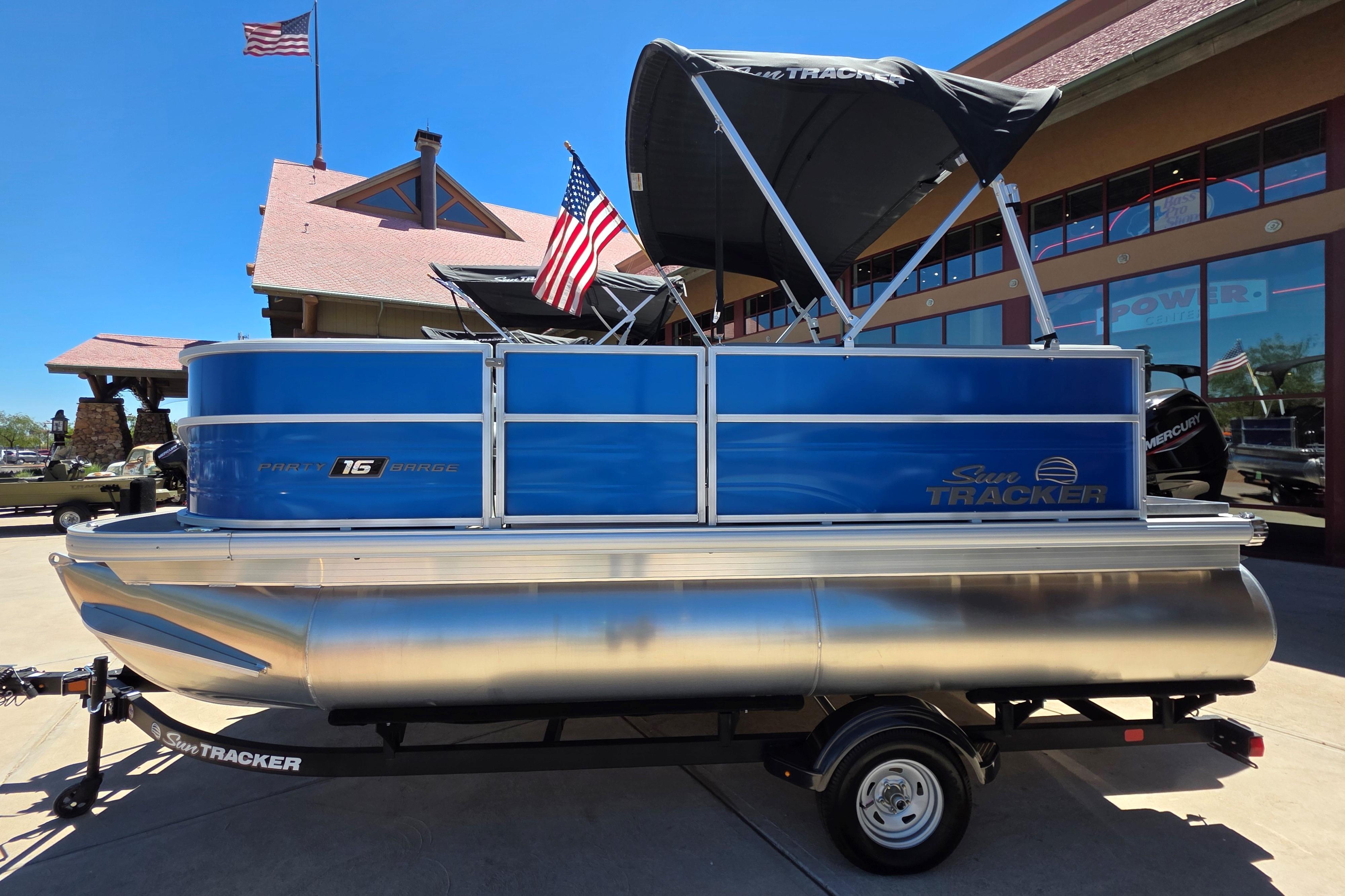 2026 Sun Tracker Party Barge 16 DLX