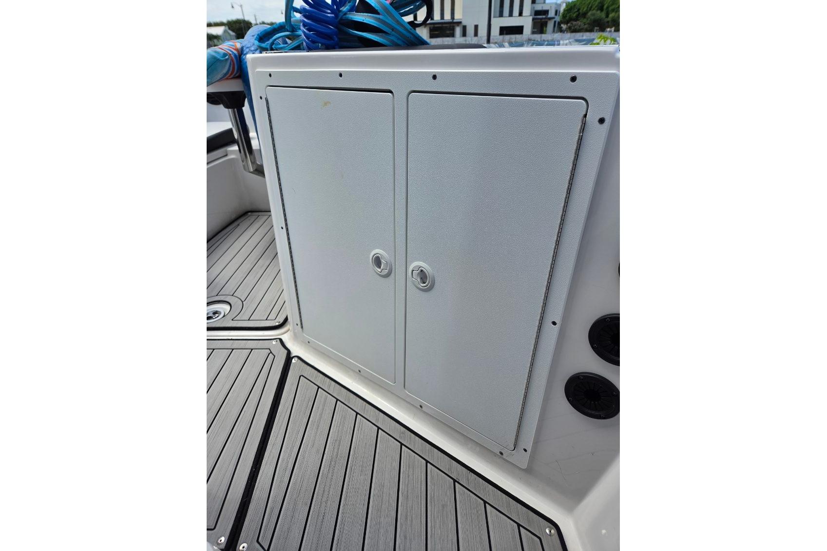 2024 Yamaha Boats 222 FSH Sport E storage compartment with sleek design and durable flooring.