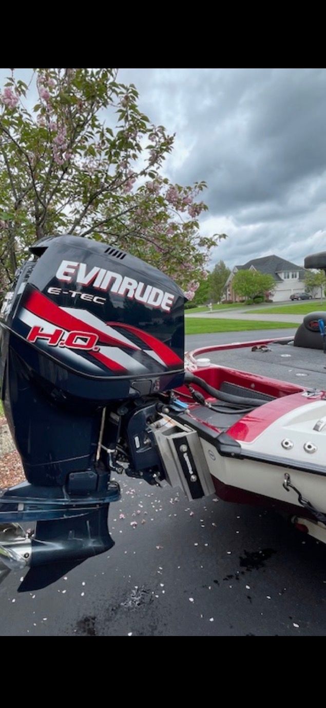 A 2009 Ranger Z520 Comanche with an Evinrude motor, parked on a driveway.