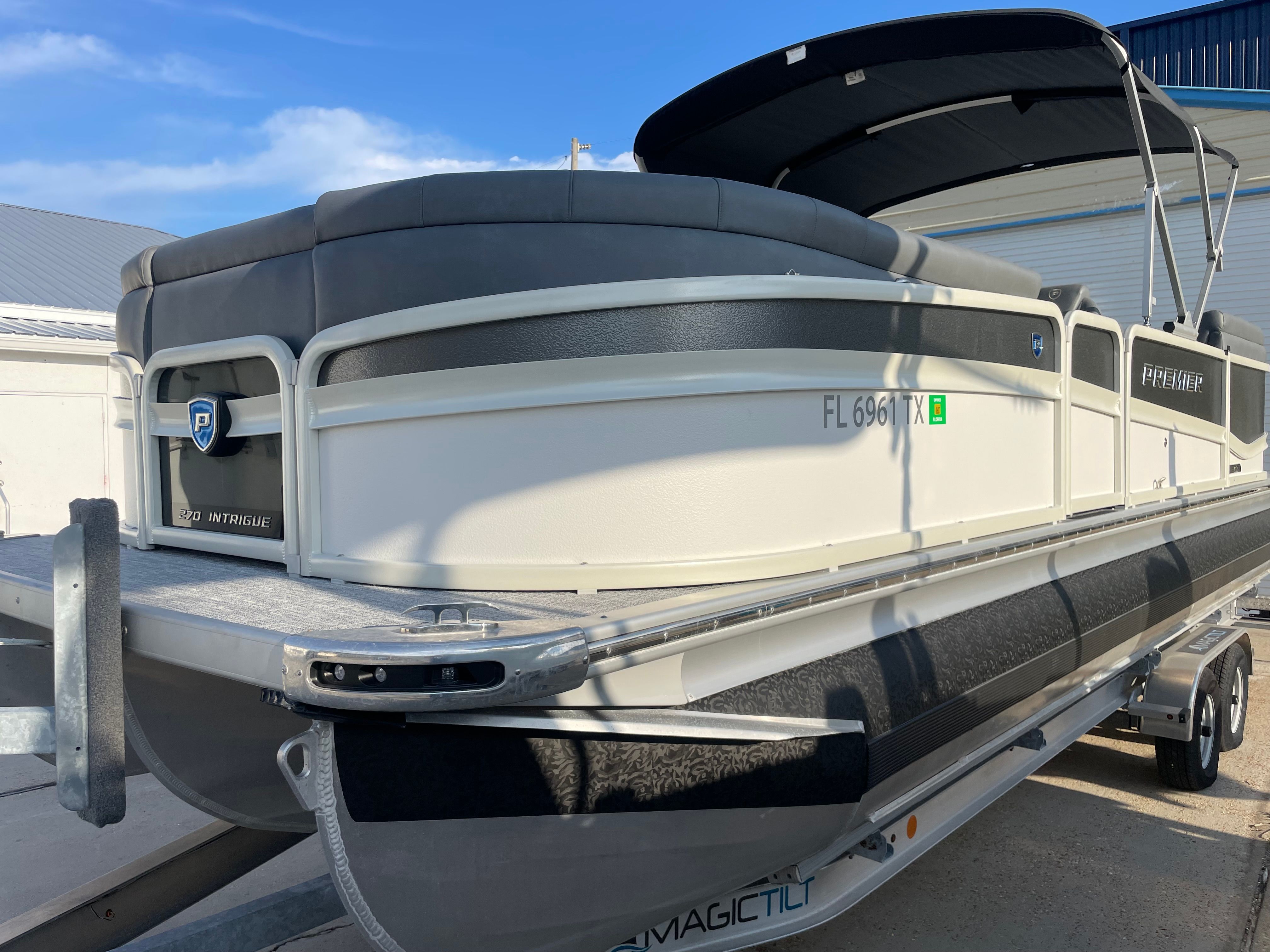 2025 PREMIER 270 INTRIGUE - Image 3