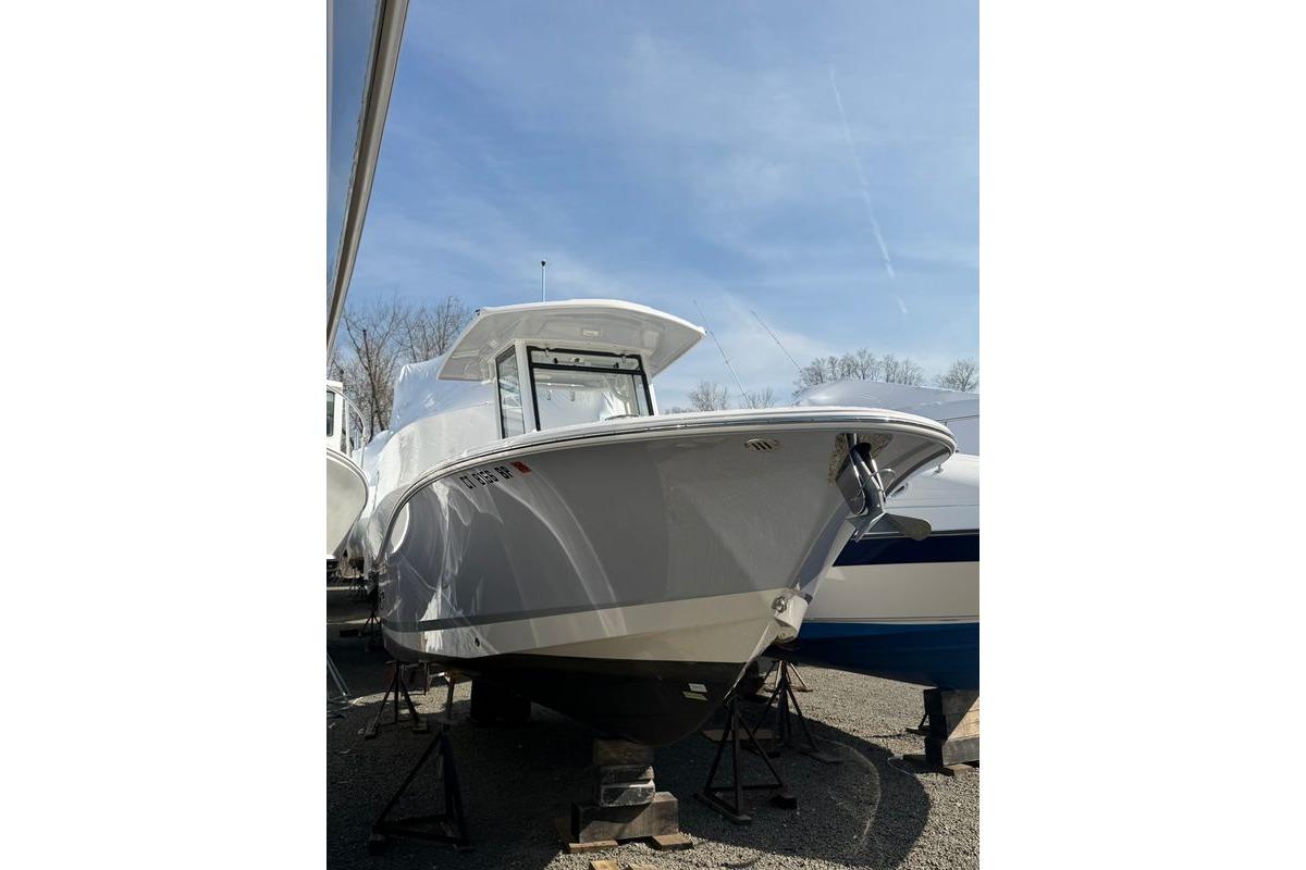 2024 Robalo R250 Center Console