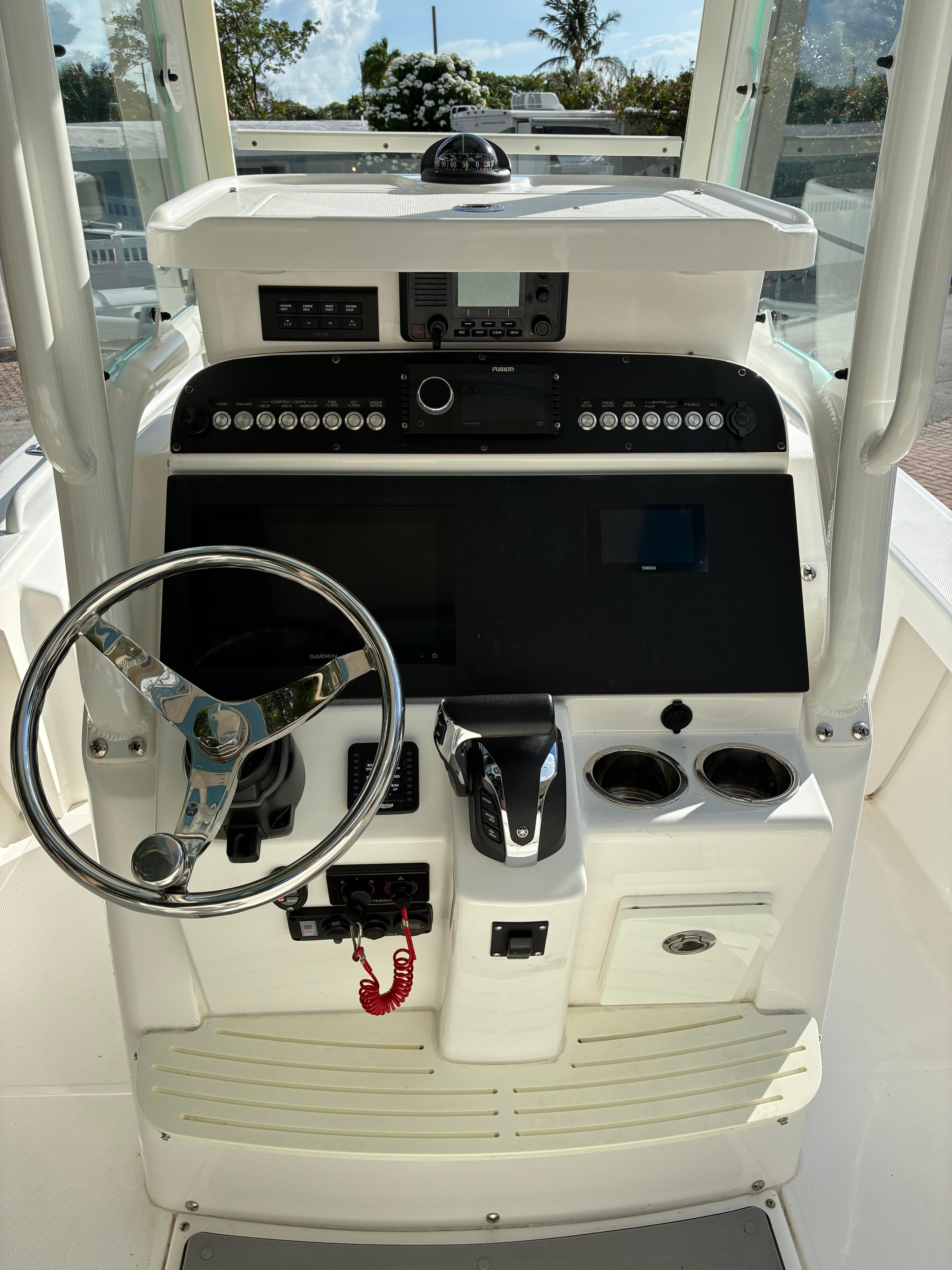 2023 Everglades 243 Center Console - 6