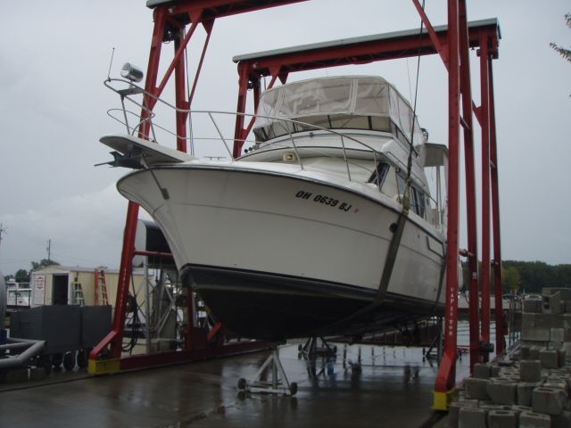 1990 Carver 3608 Aft Cabin Motor Yacht - 4