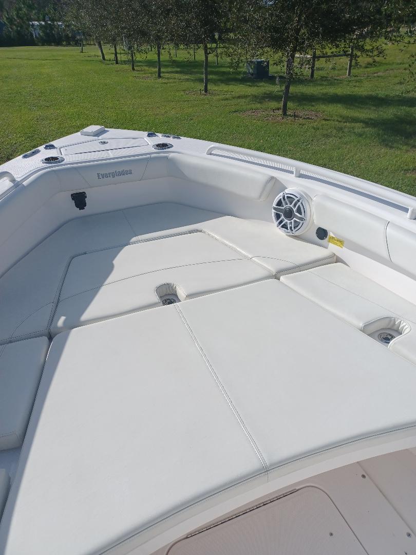 2022 Everglades 243 Center Console boat with spacious deck and seating, set in a grassy area.