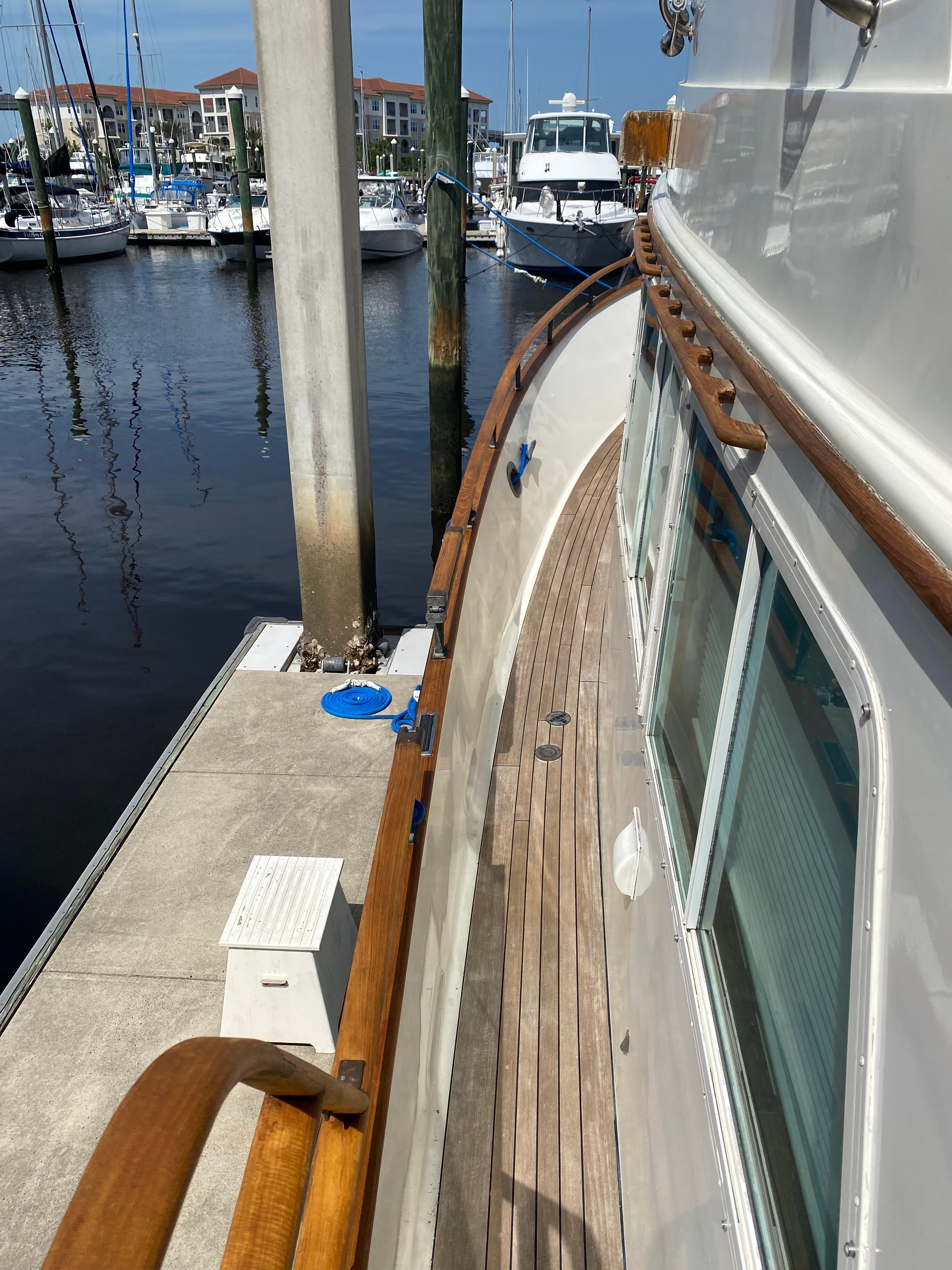 1983 Island Gypsy 44 Flush Deck - 26