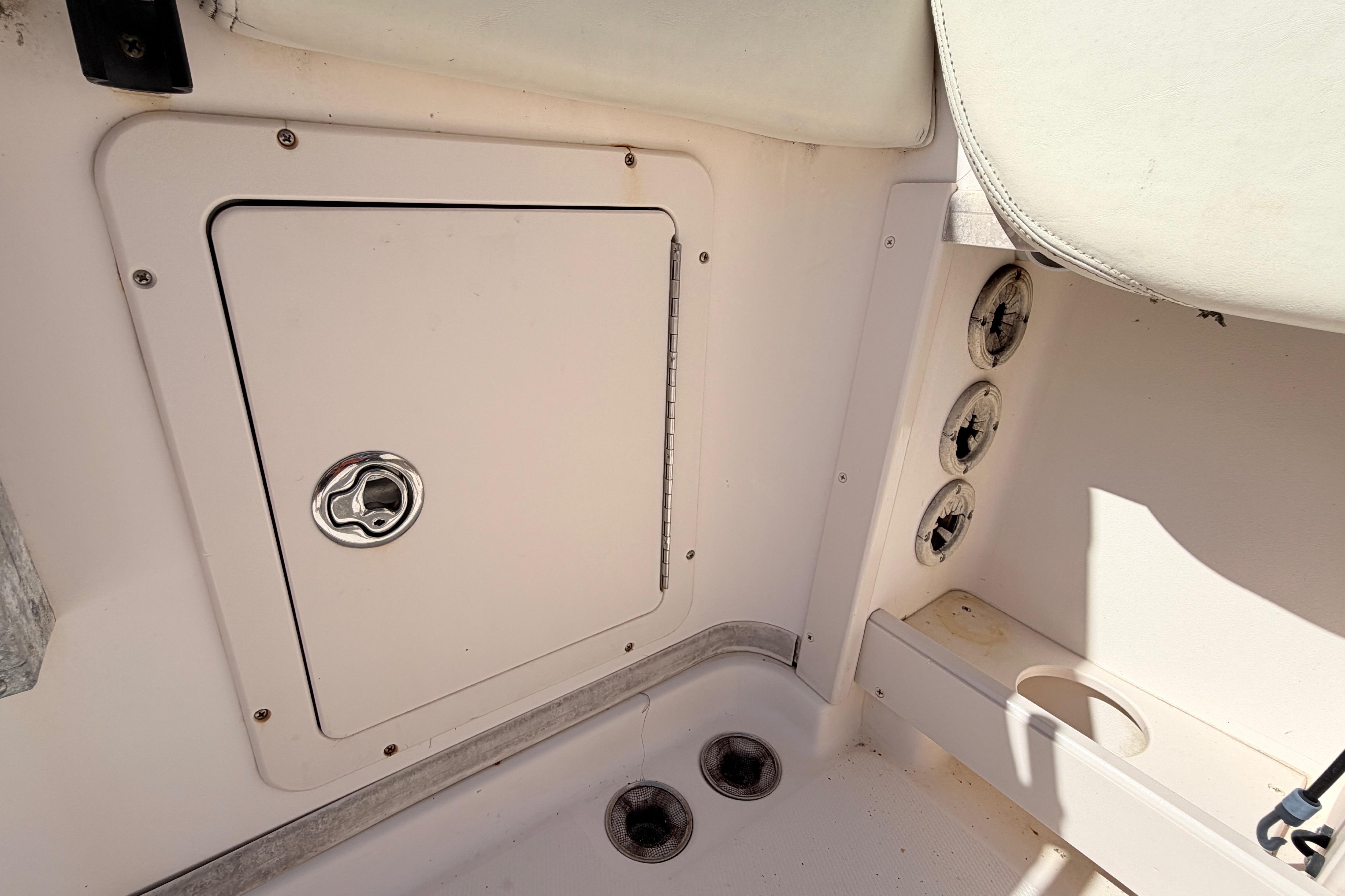 2006 Grady-White Sailfish 282 boat interior, featuring storage compartment and seating area.