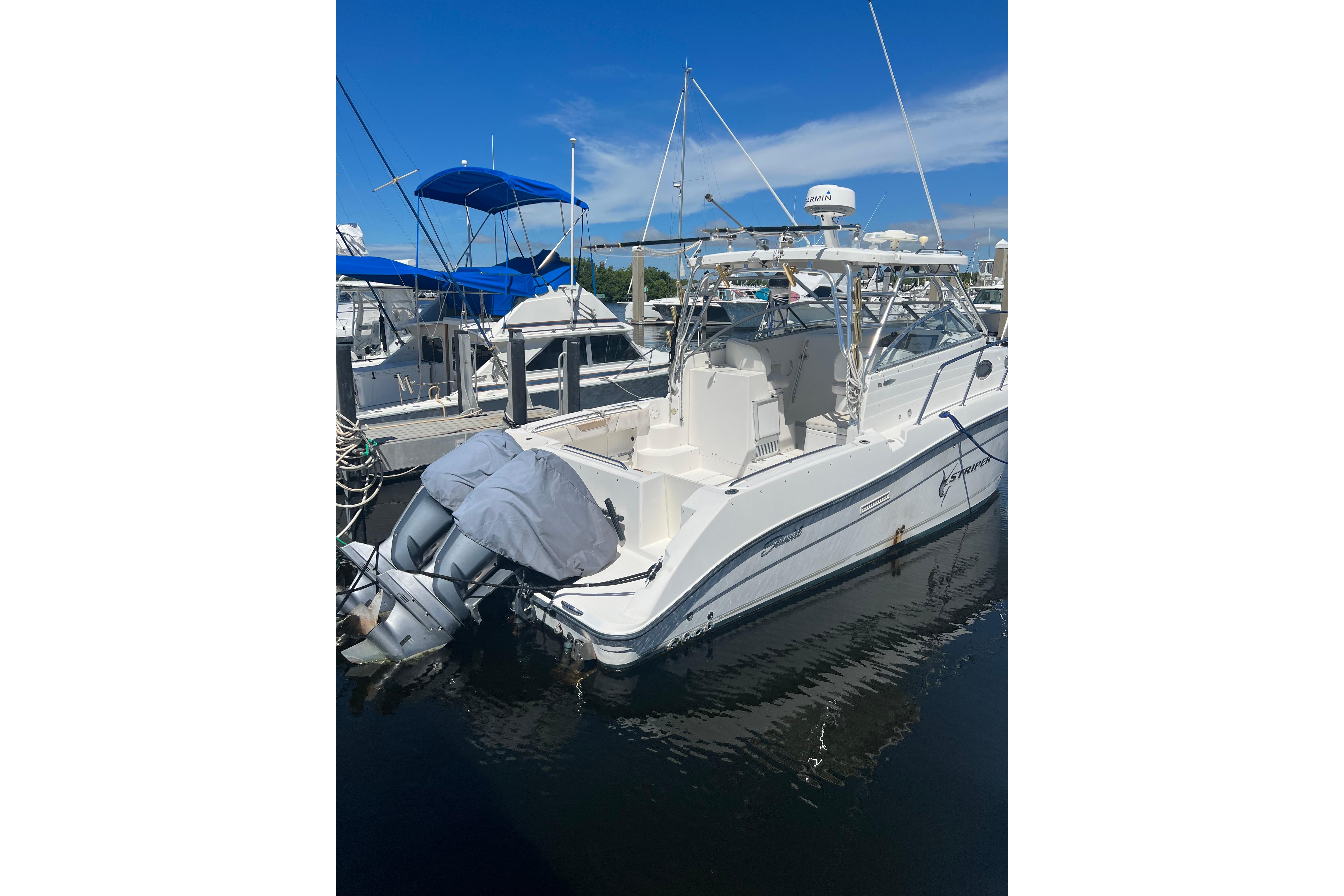 2006 Seaswirl Striper 2901 Walkaround O/B docked, featuring dual outboard motors.