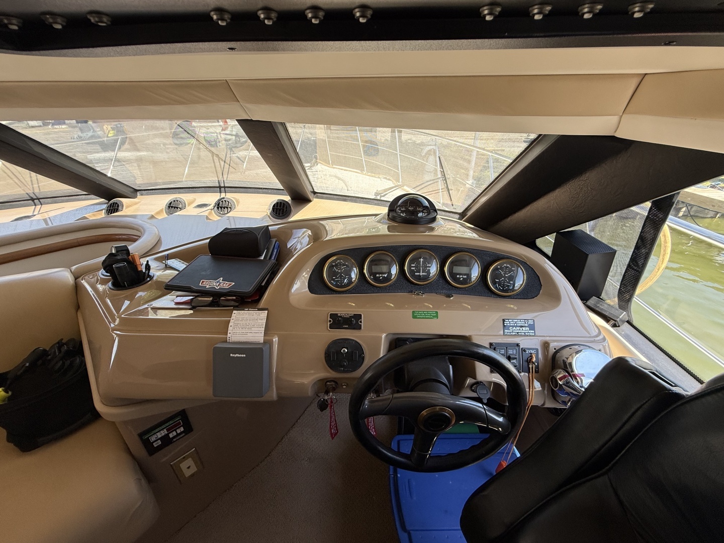 1999 Carver 450 Voyager - Image 30