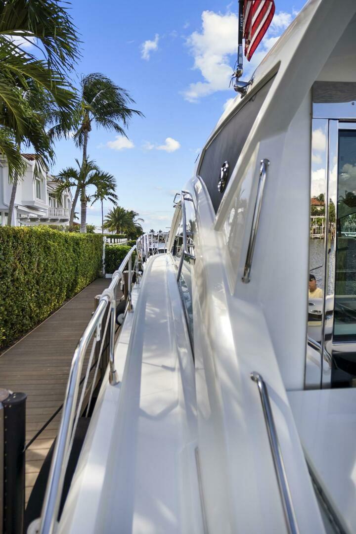 2019 Cruisers Yachts 54 Cantius - Image 15