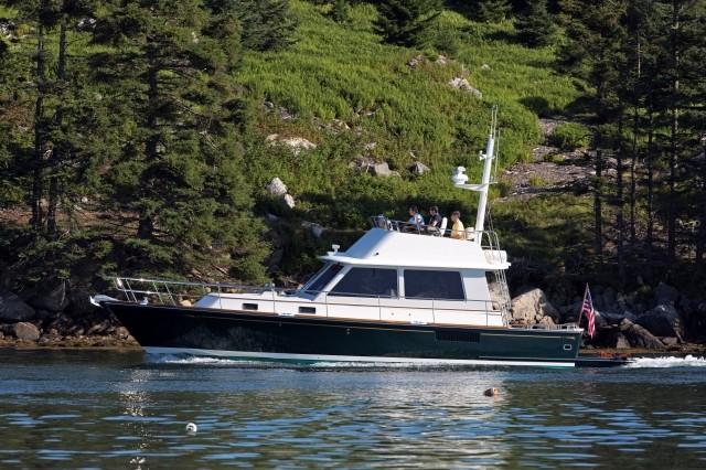 2026 Lyman-Morse HUNT Express Cruiser Flybridge