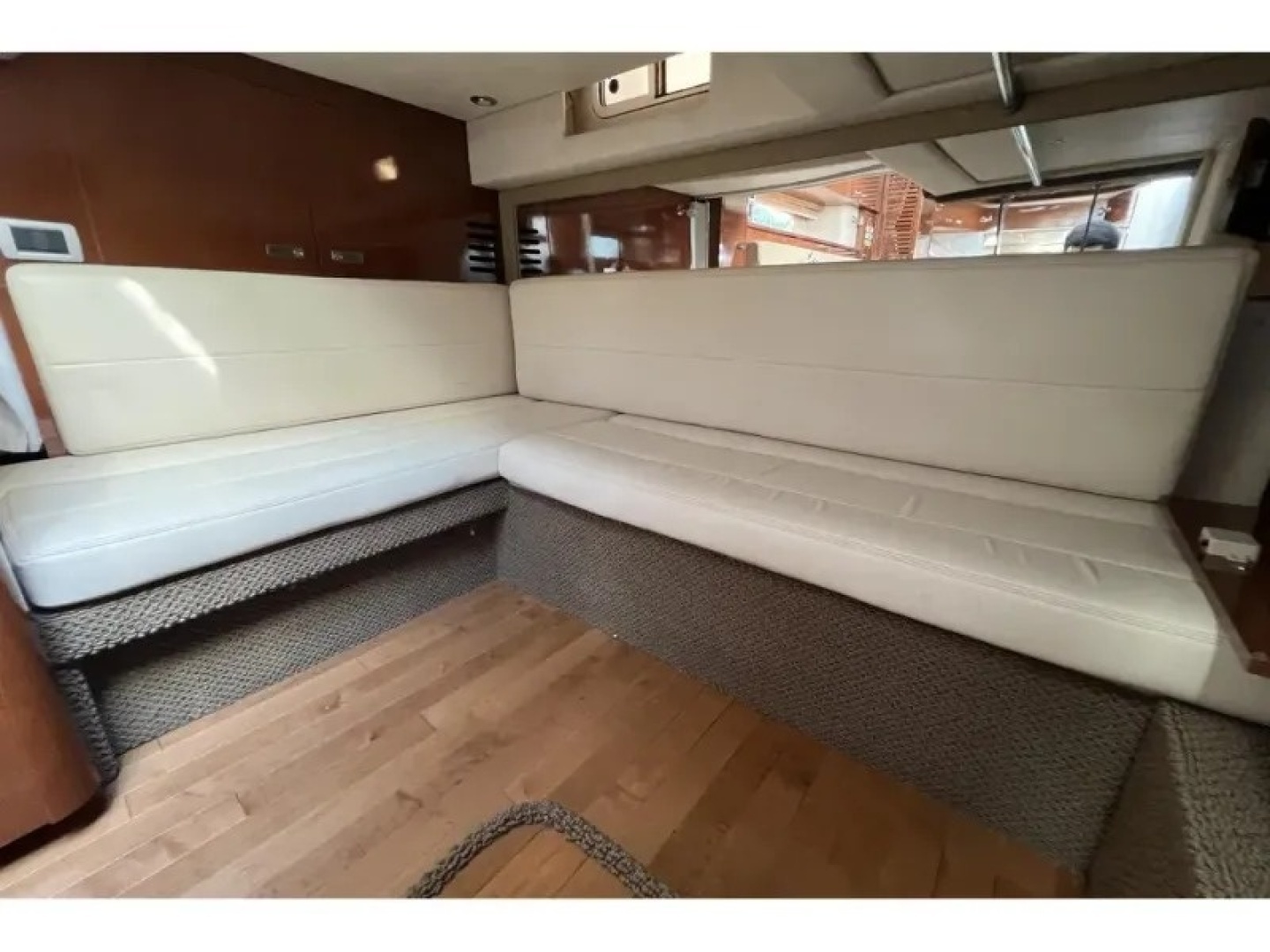2012 Sea Ray 370 SUNDANCER - Image 21