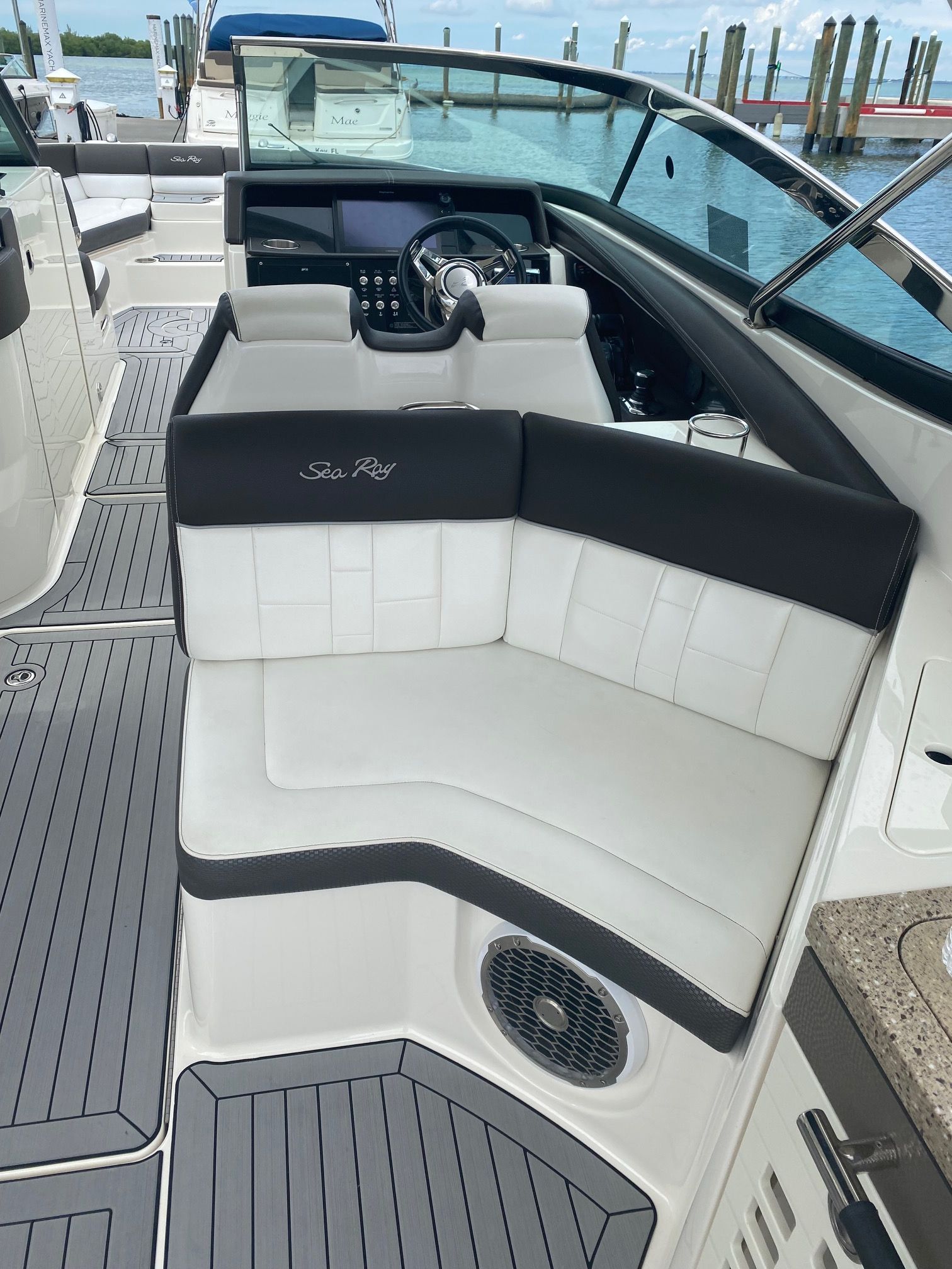 2016 Sea Ray SLX 350 - 6