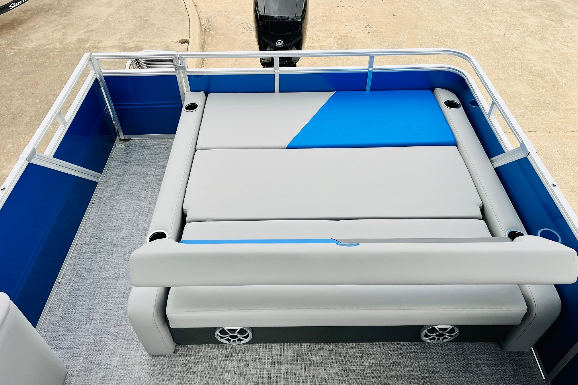 2026 Sun Tracker Party Barge 22 RF DLX with spacious seating and modern design.
