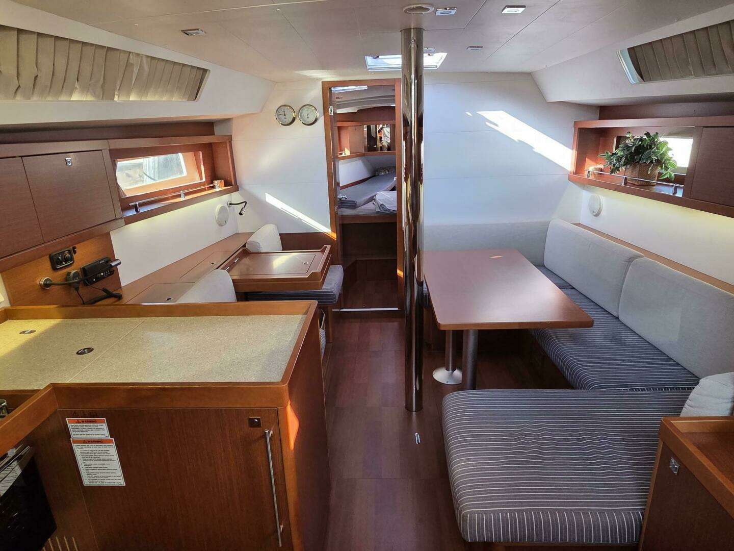 2014 Beneteau Oceanis 41 - Image 2
