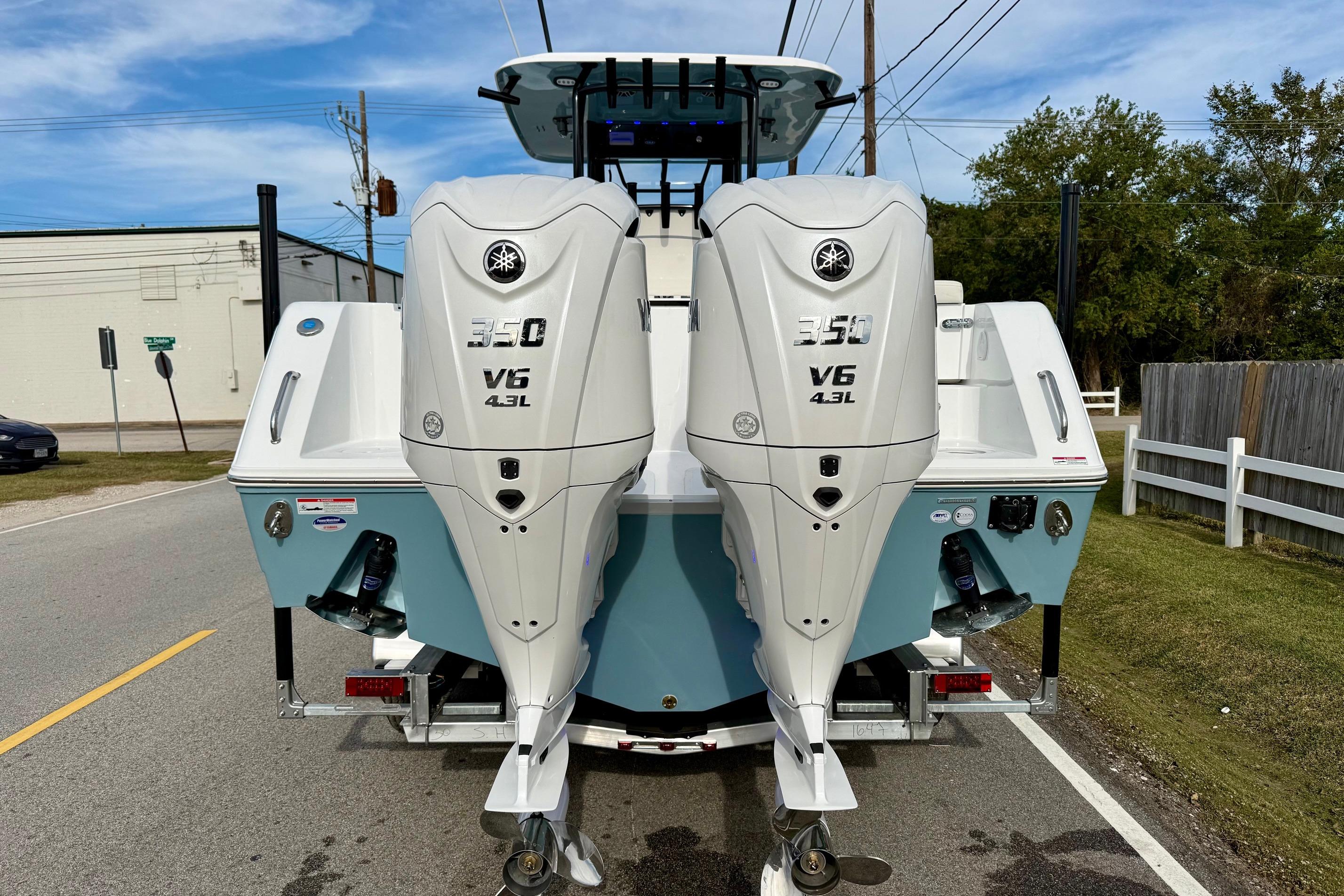2026 Sea Hunt Gamefish 30 Coffin Box with twin Yamaha 350 V6 engines.