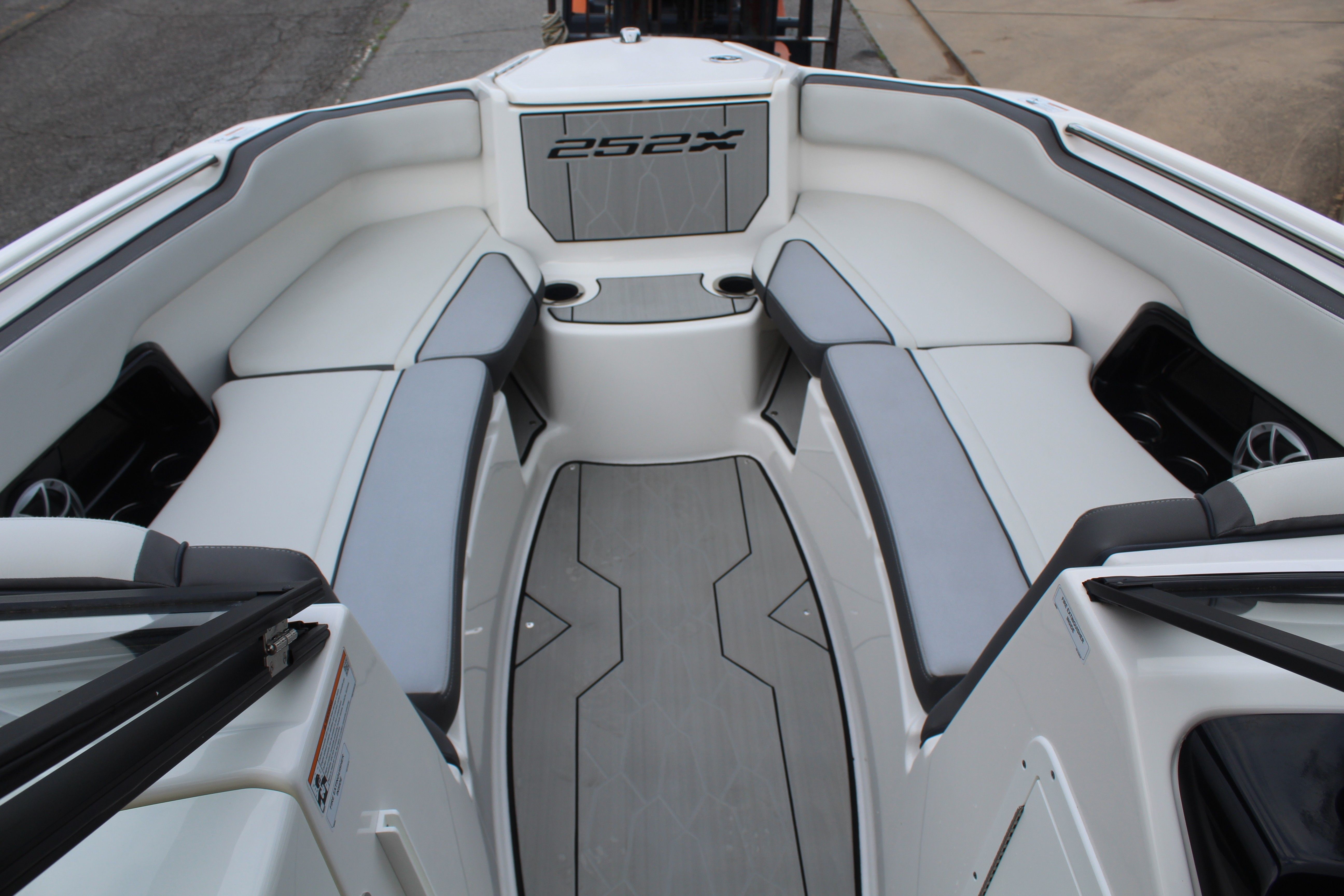2022 Yamaha Boats 252XE - 15