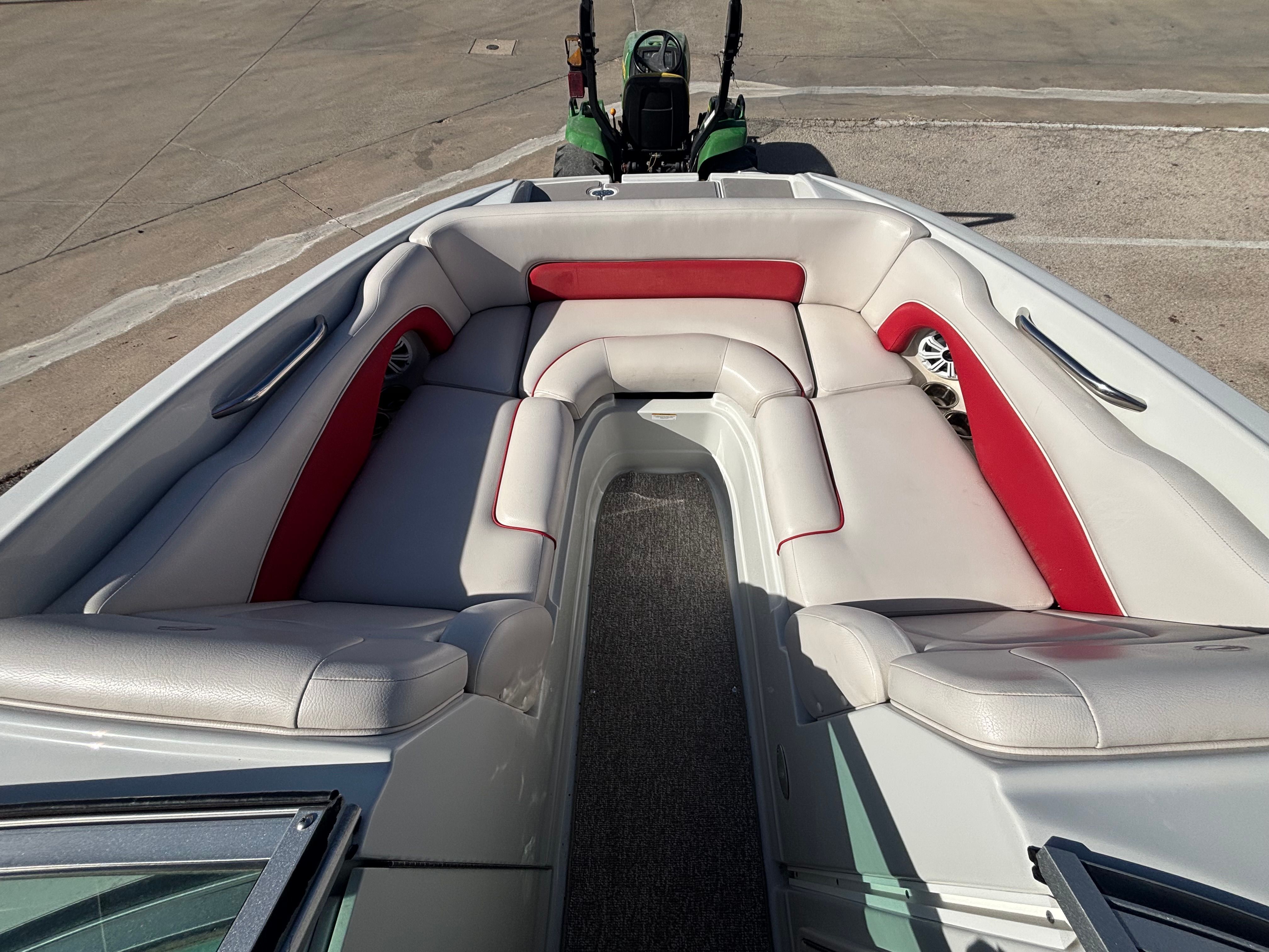2014 CROWNLINE E2 - Image 17