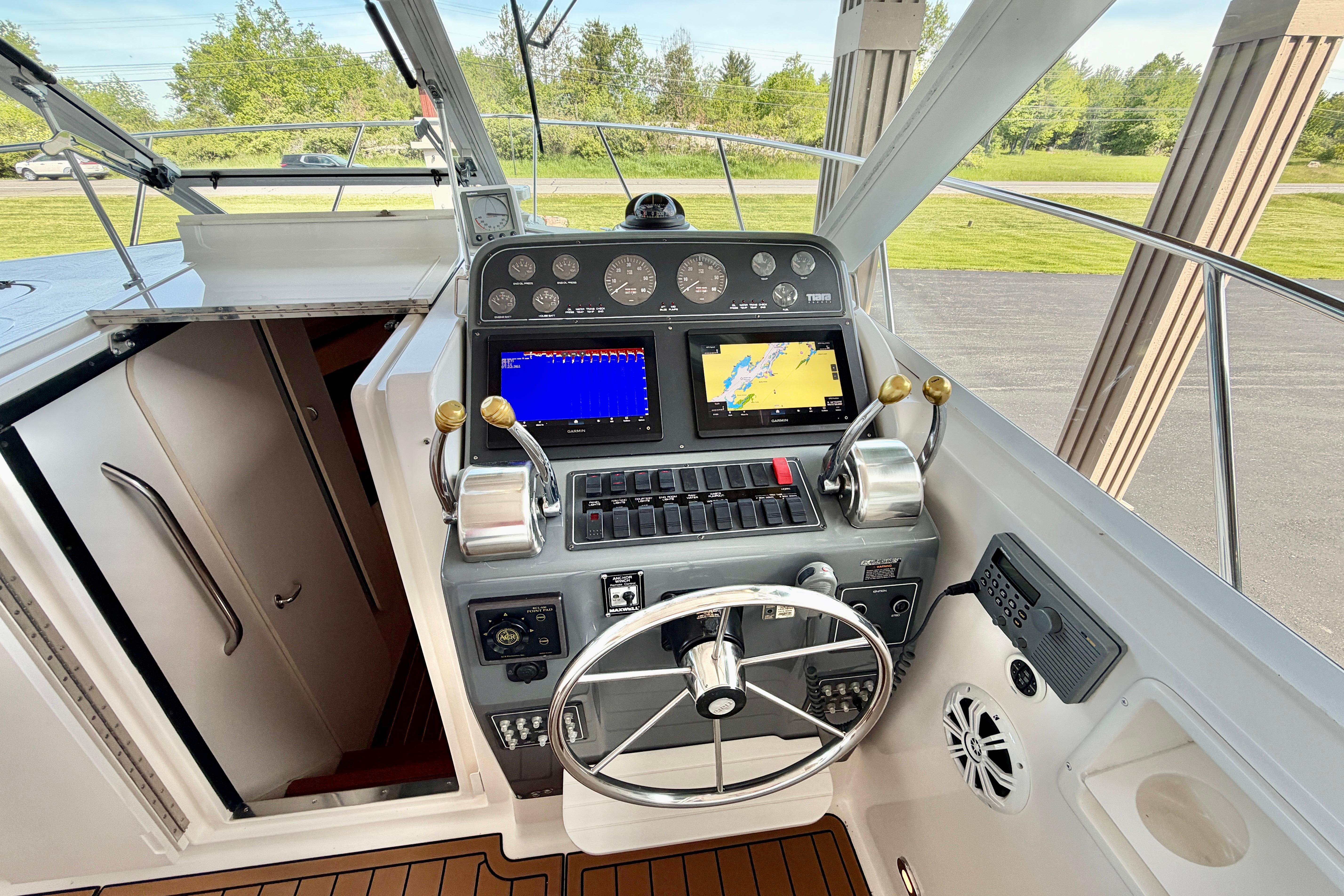 1999 Tiara Yachts 2900 Coronet helm with navigation screens and controls.