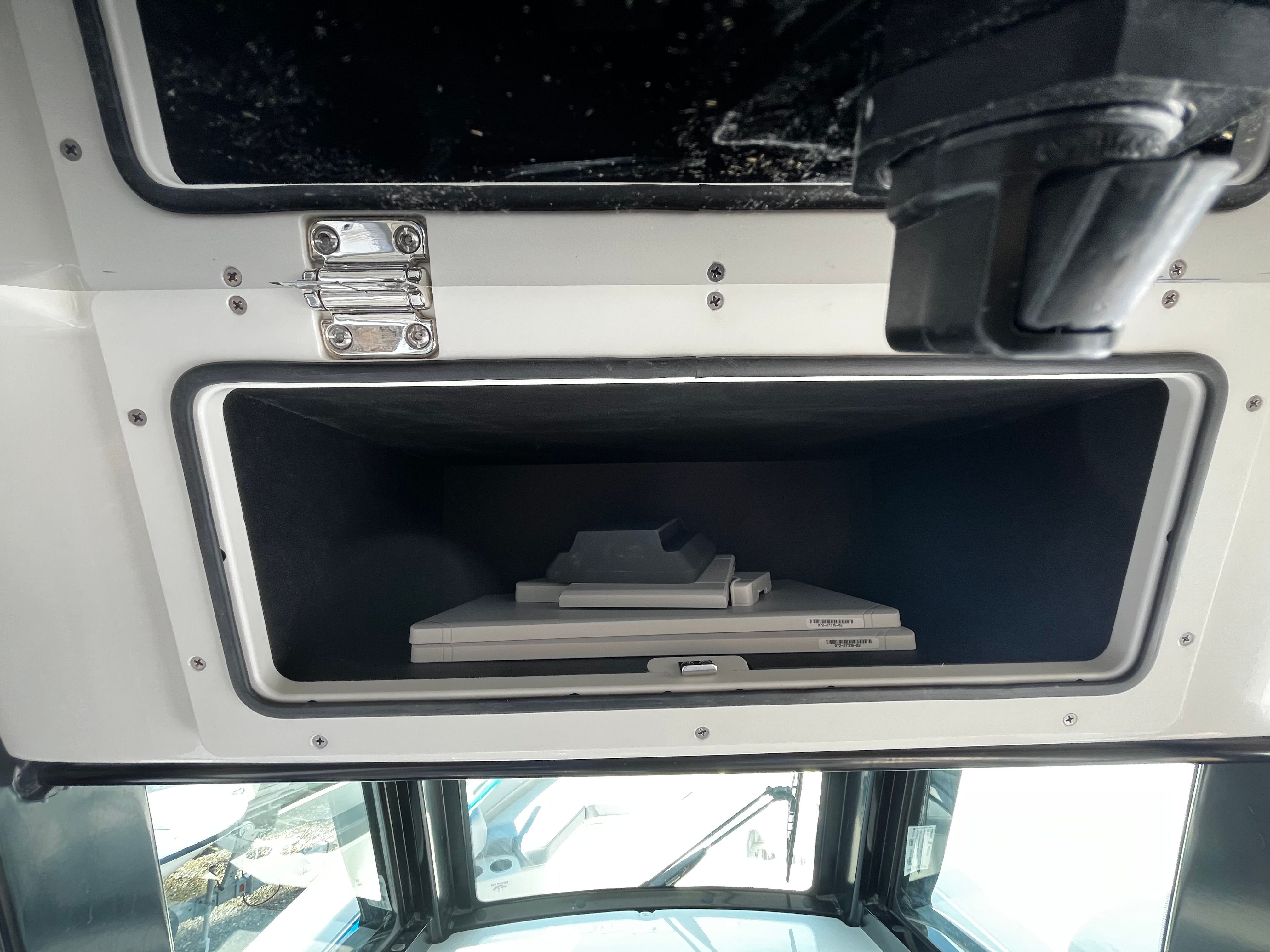 2026 BOSTON WHALER 250 OUTRAGE - Image 15
