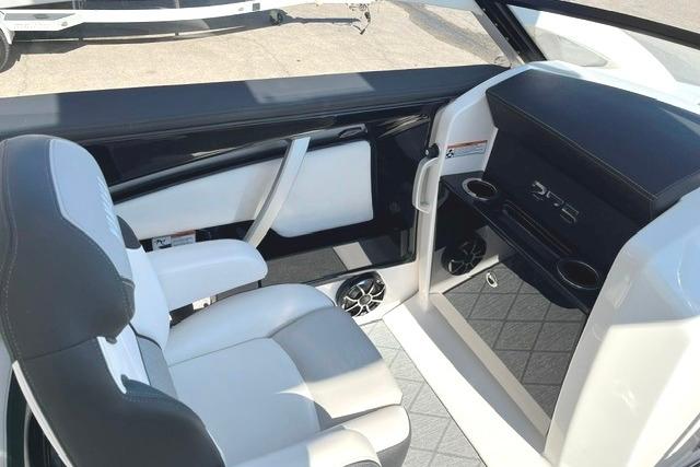 2021 Yamaha Boats 275SD interior with sleek seating and modern dashboard design.