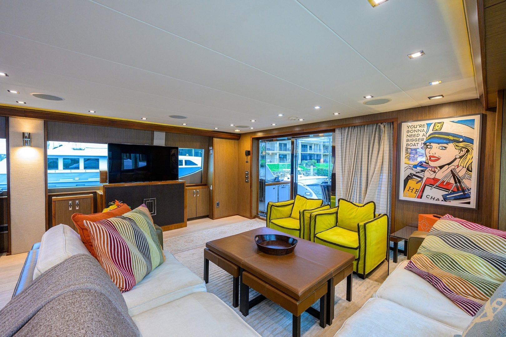 2013 Hatteras 80 Motor Yacht - Image 7