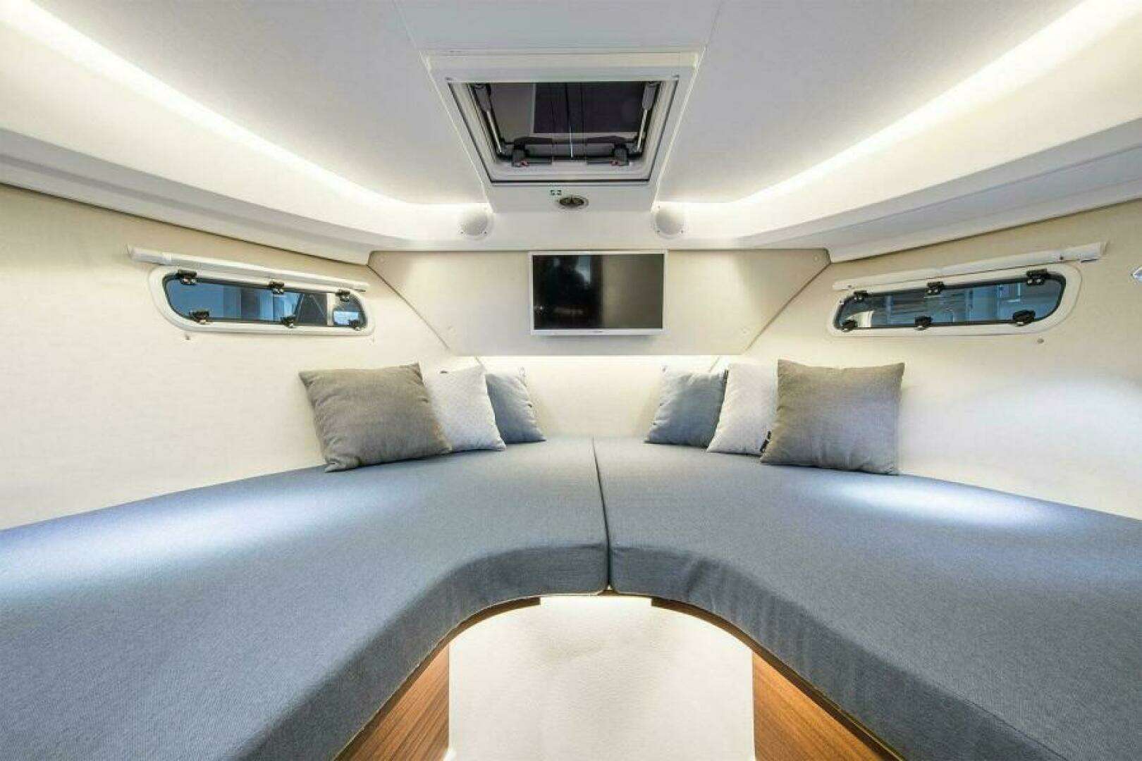 2025 Nimbus 305 Drophead - Image 9