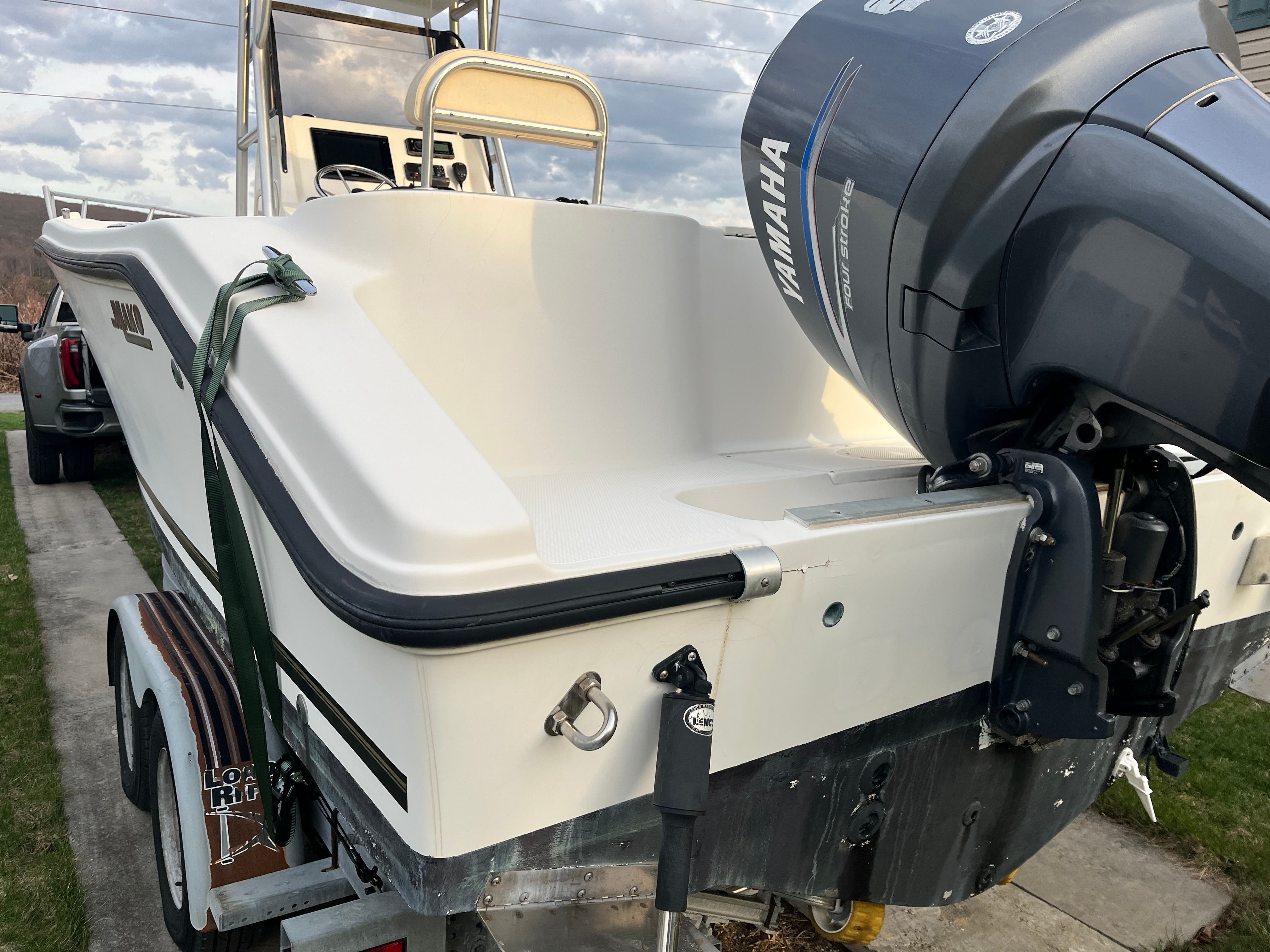 2002 Mako 232 Center Console - 12