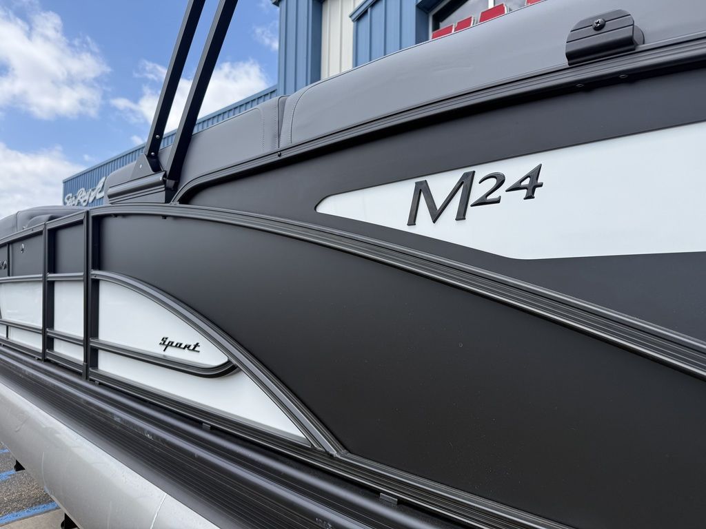 2026 Bennington 24 M Sport Lounge - 3