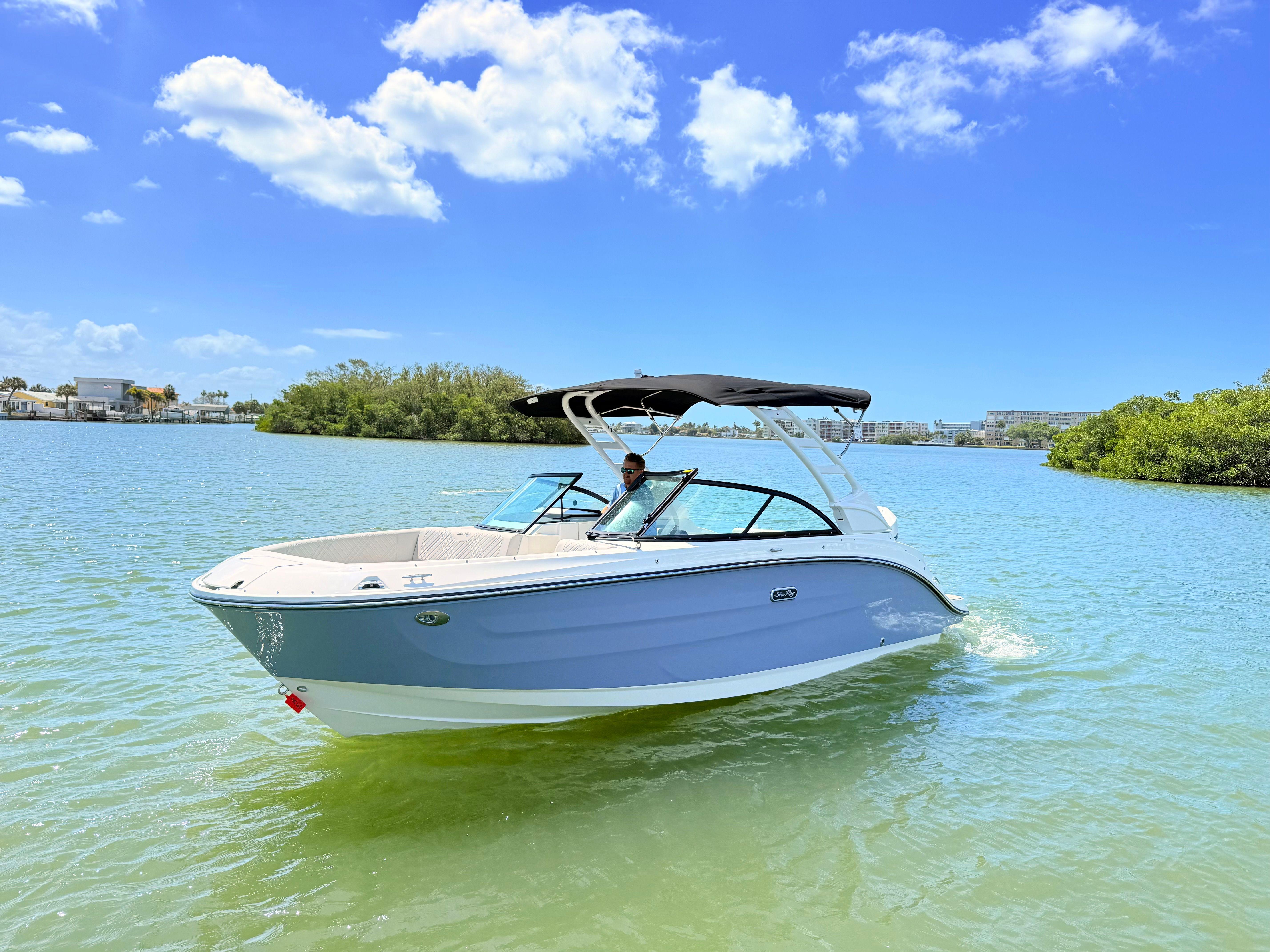 2026 Sea Ray SDX 230 Outboard