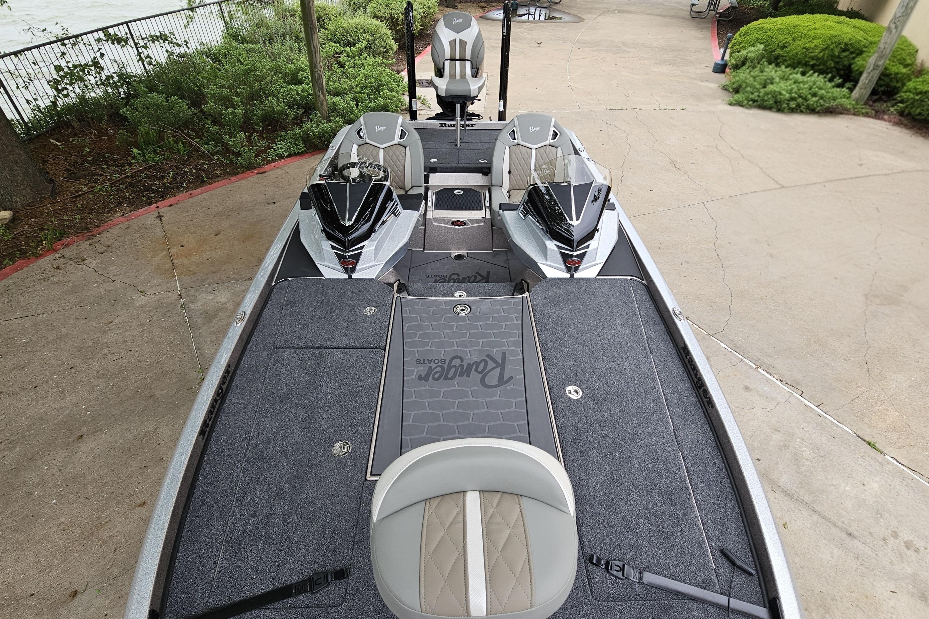 2026 Ranger Z521R Cup-Equipped boat with dual consoles and spacious deck.