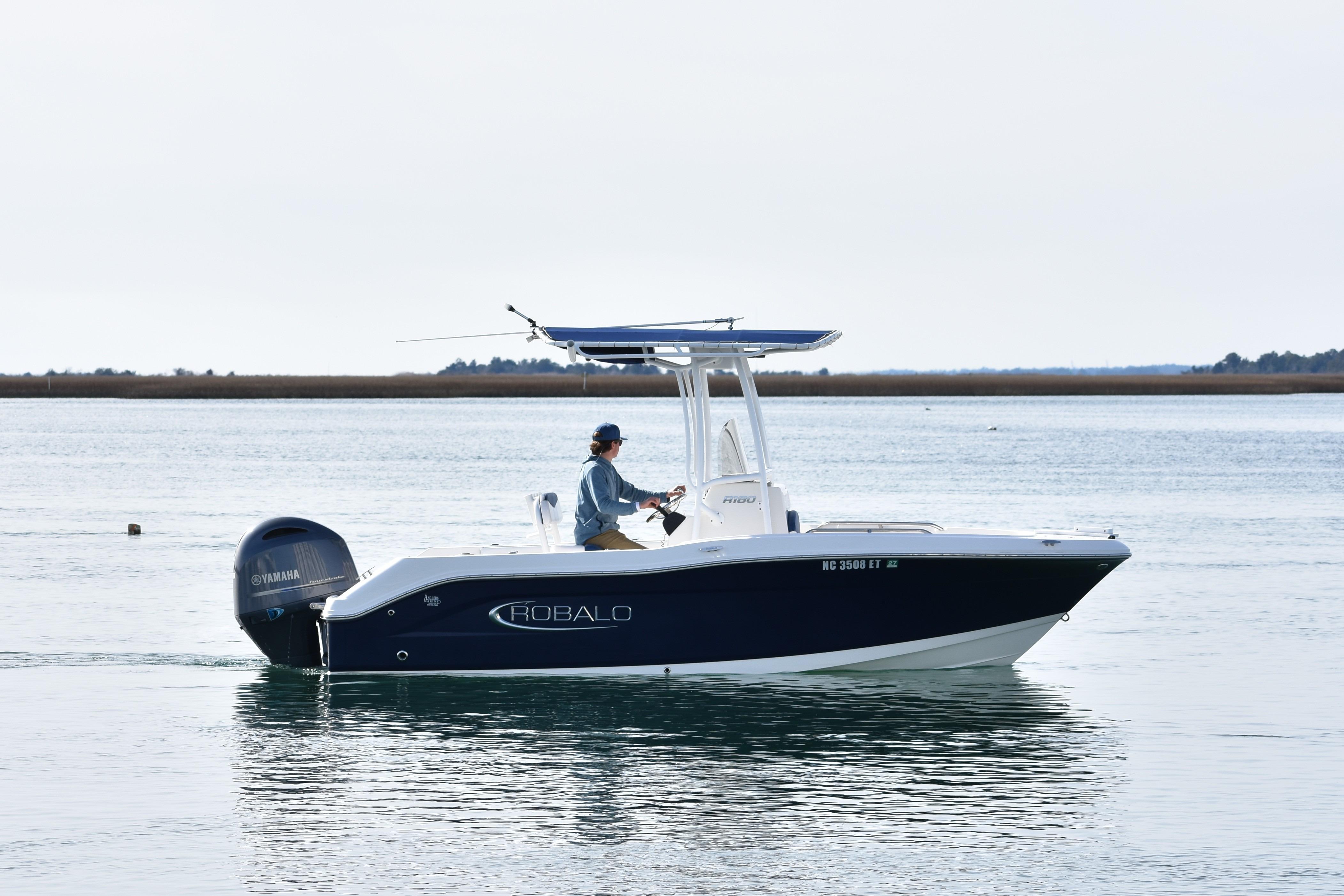 2021 Robalo R180 Center Console