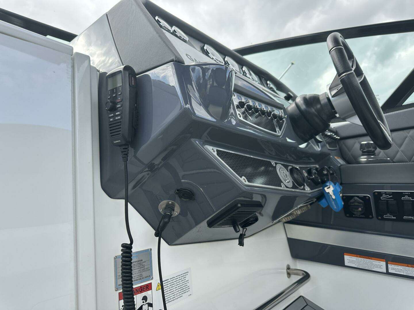 2019 Cruisers Yachts 338 Outboard - Image 46