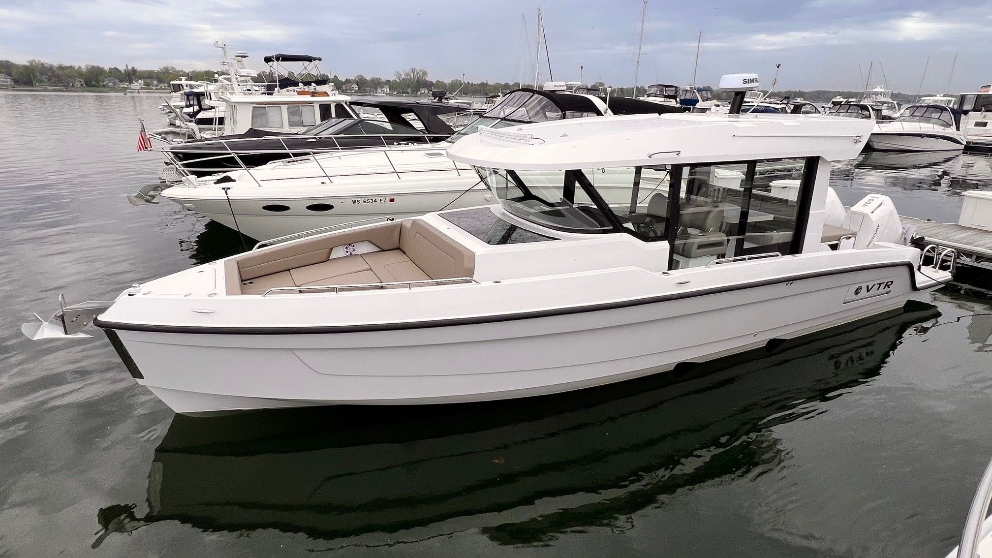 2026 Cruisers Yachts 38 VTR EC