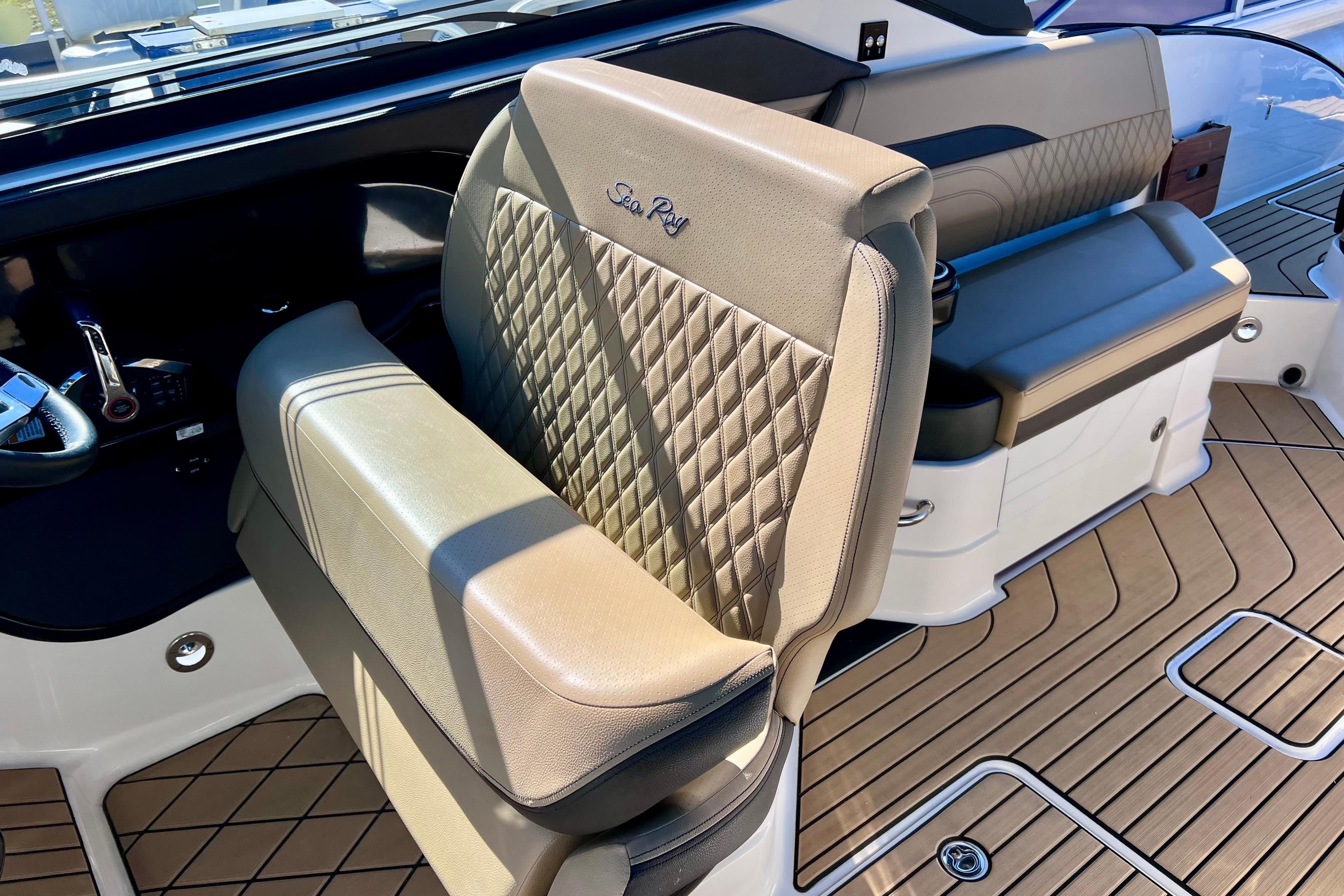 2023 Sea Ray SLX 280 - 38