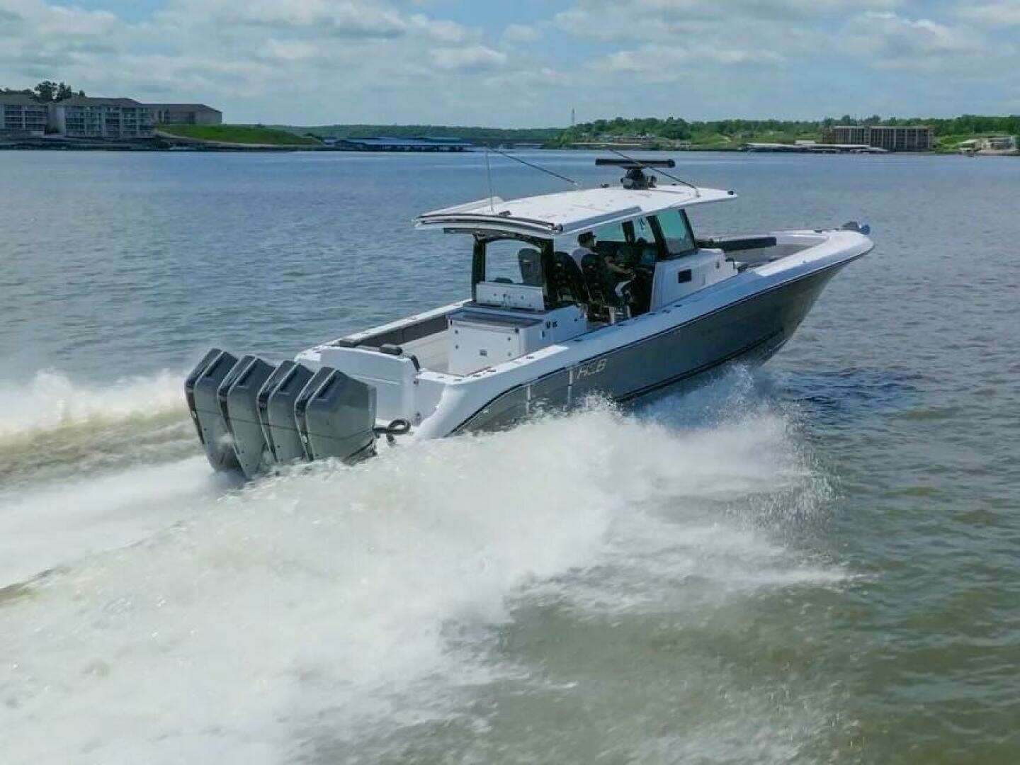 2024 HCB 42 Lujo - Image 4