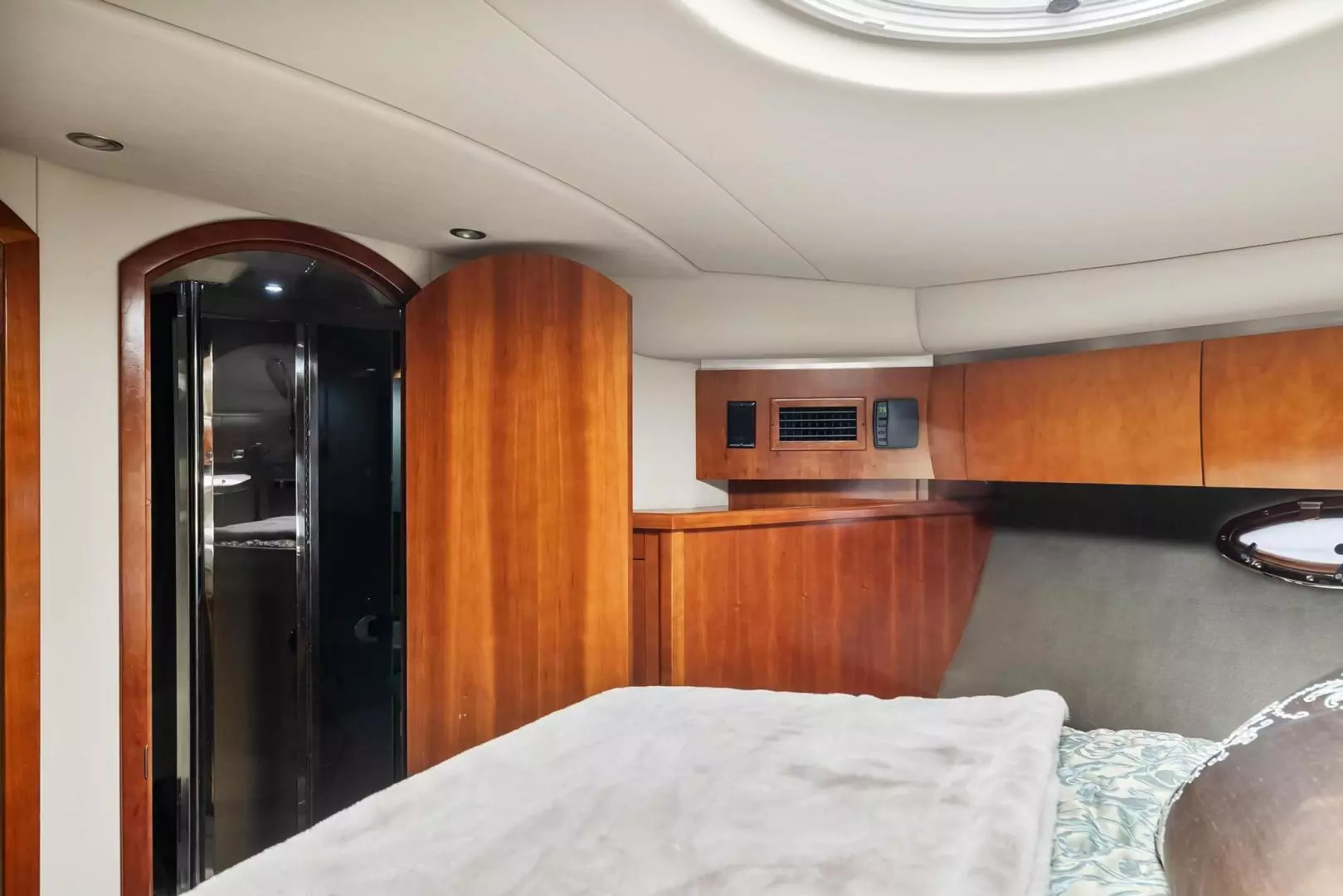 2007 Cruisers 520 Express - Image 30