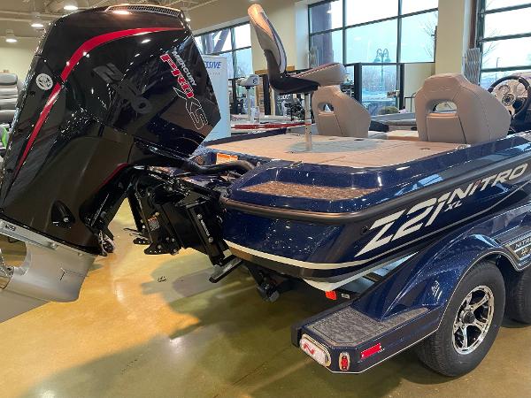 2025 Nitro Z21 XL boat with powerful engine, sleek design, and modern features.