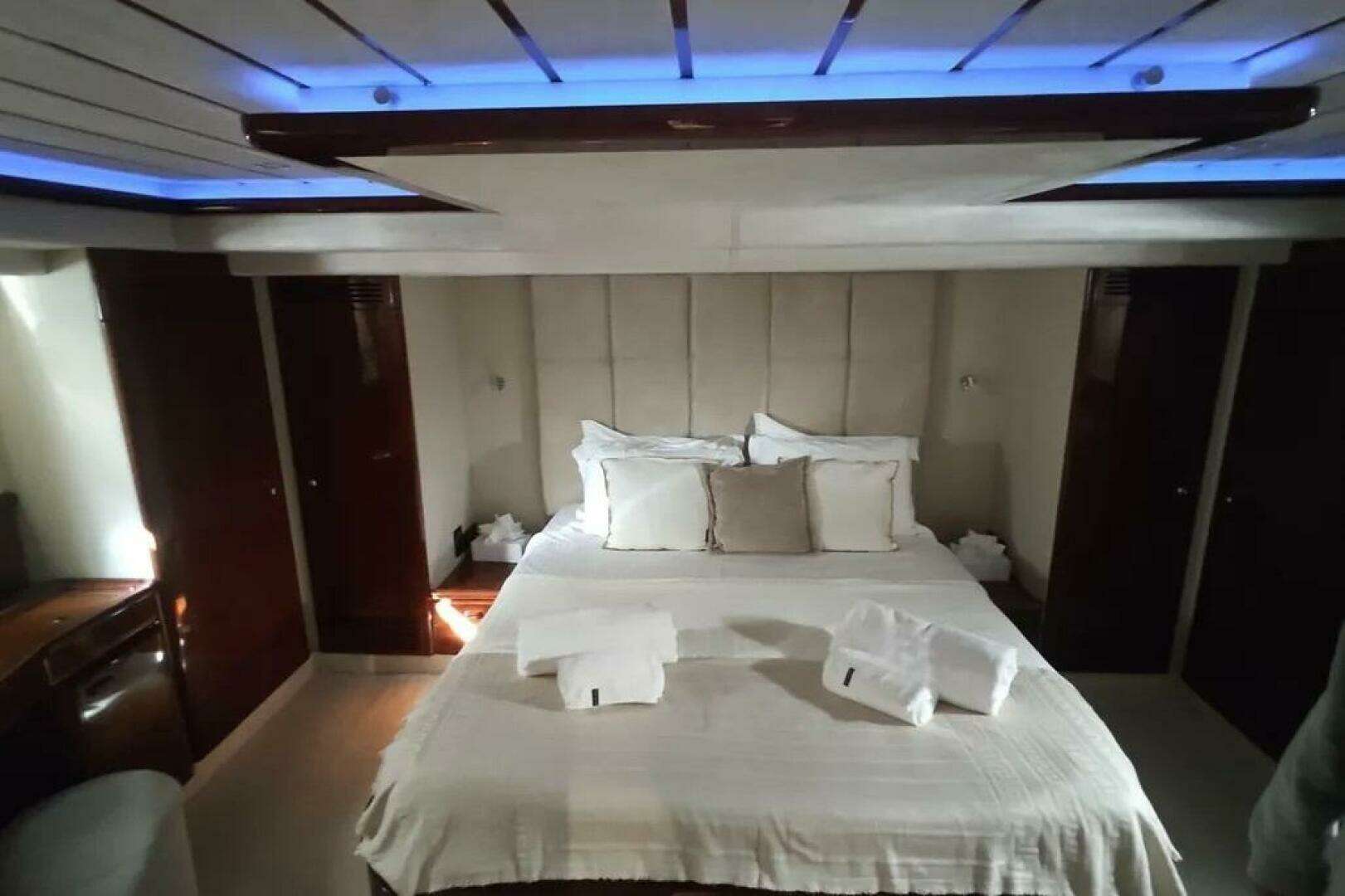 2002 Ferretti Yachts 720 - Image 14