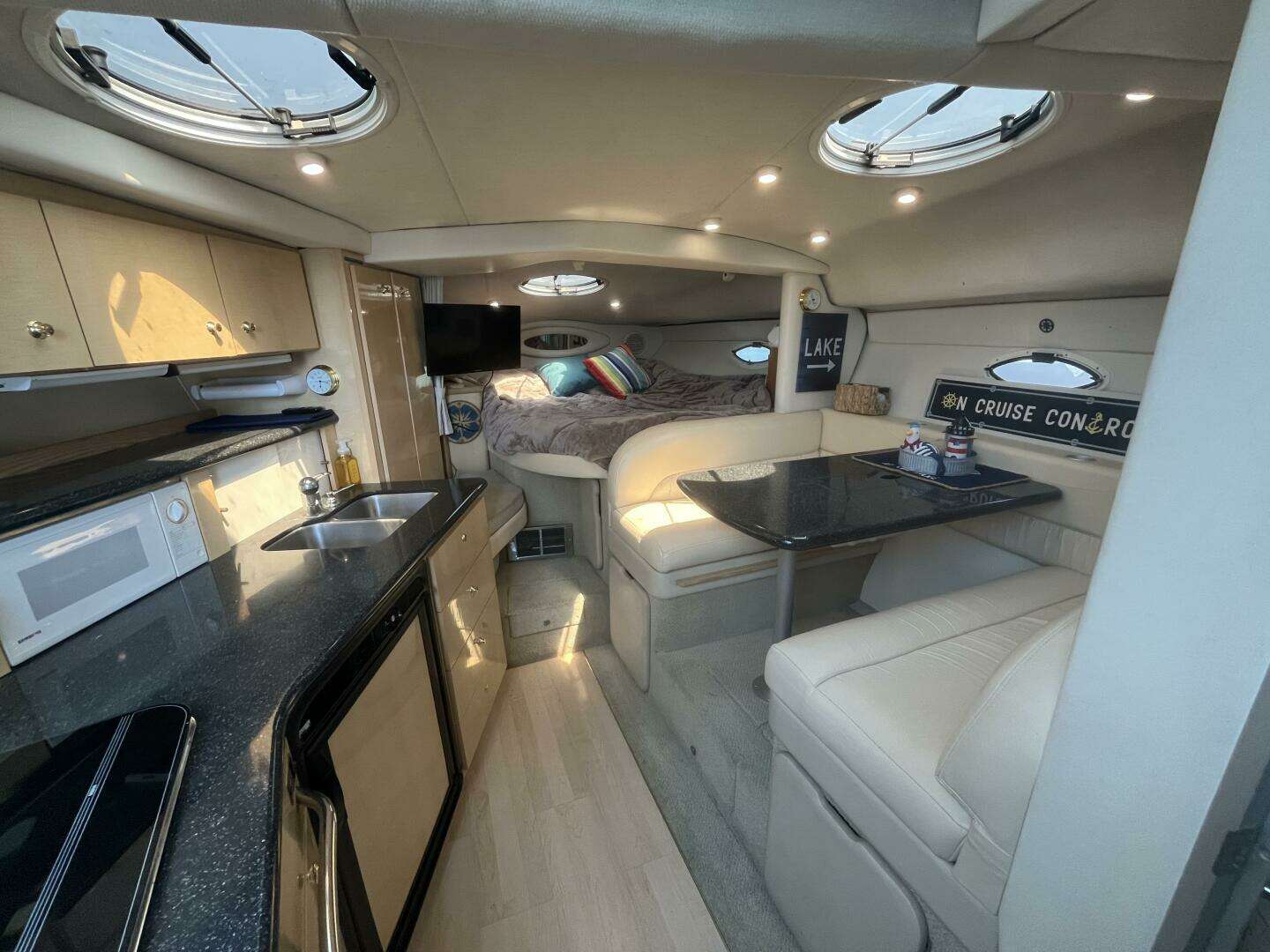 2001 Maxum 3300 SCR - Image 7
